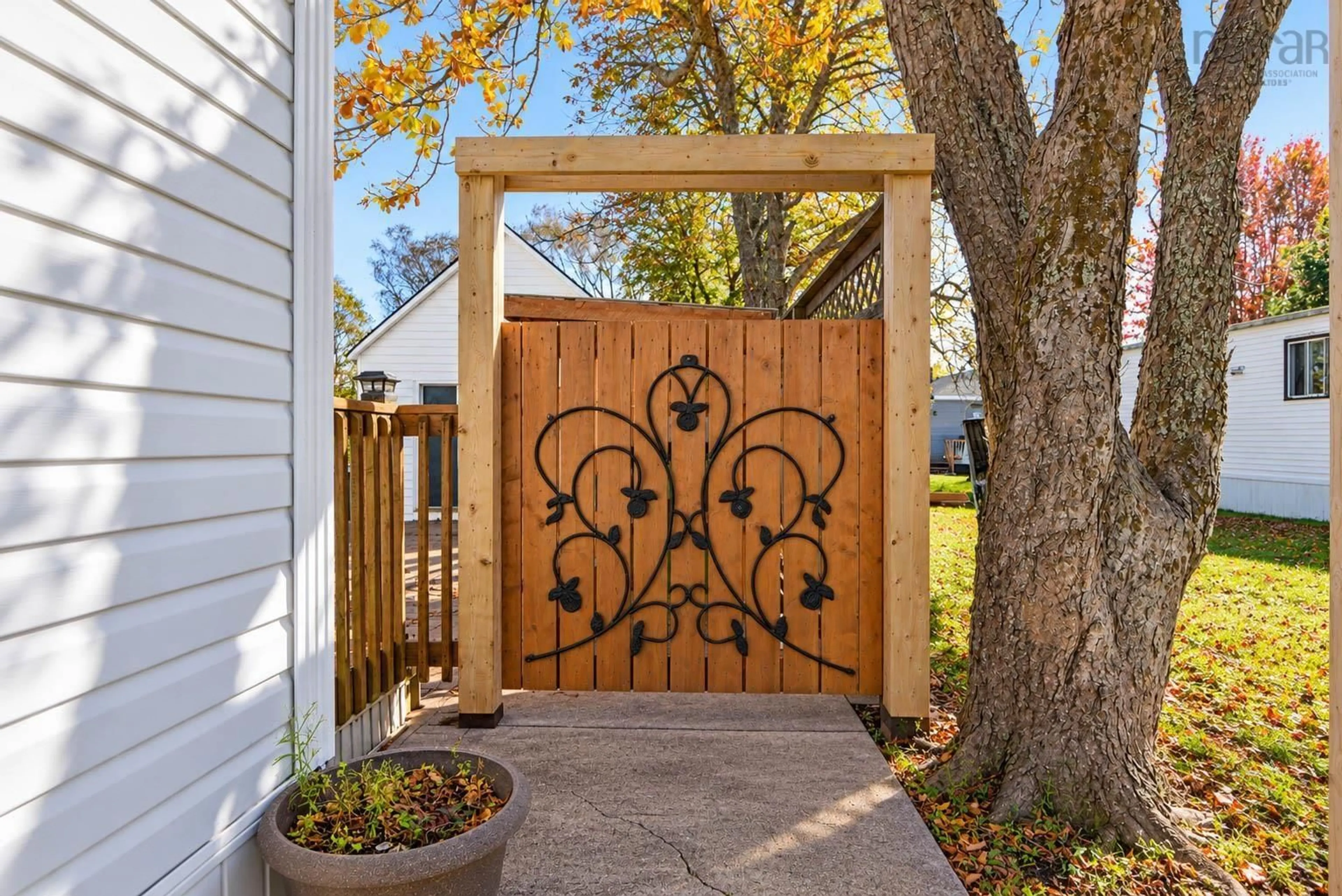 Indoor entryway for 2131 Queen St, Westville Nova Scotia B0K 2A0