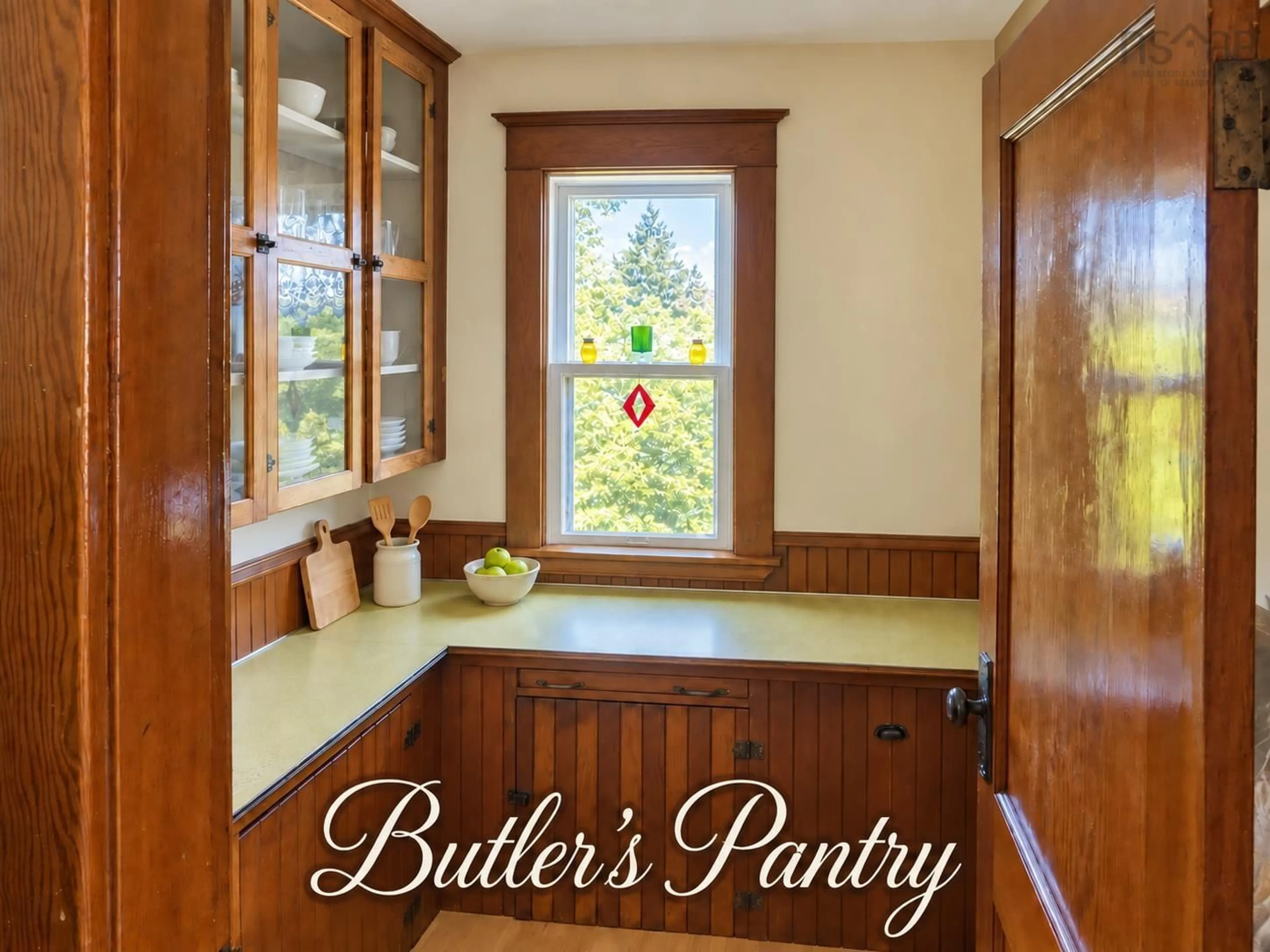 Indoor entryway for 650 Main St, Mulgrave Nova Scotia B0E 2G0