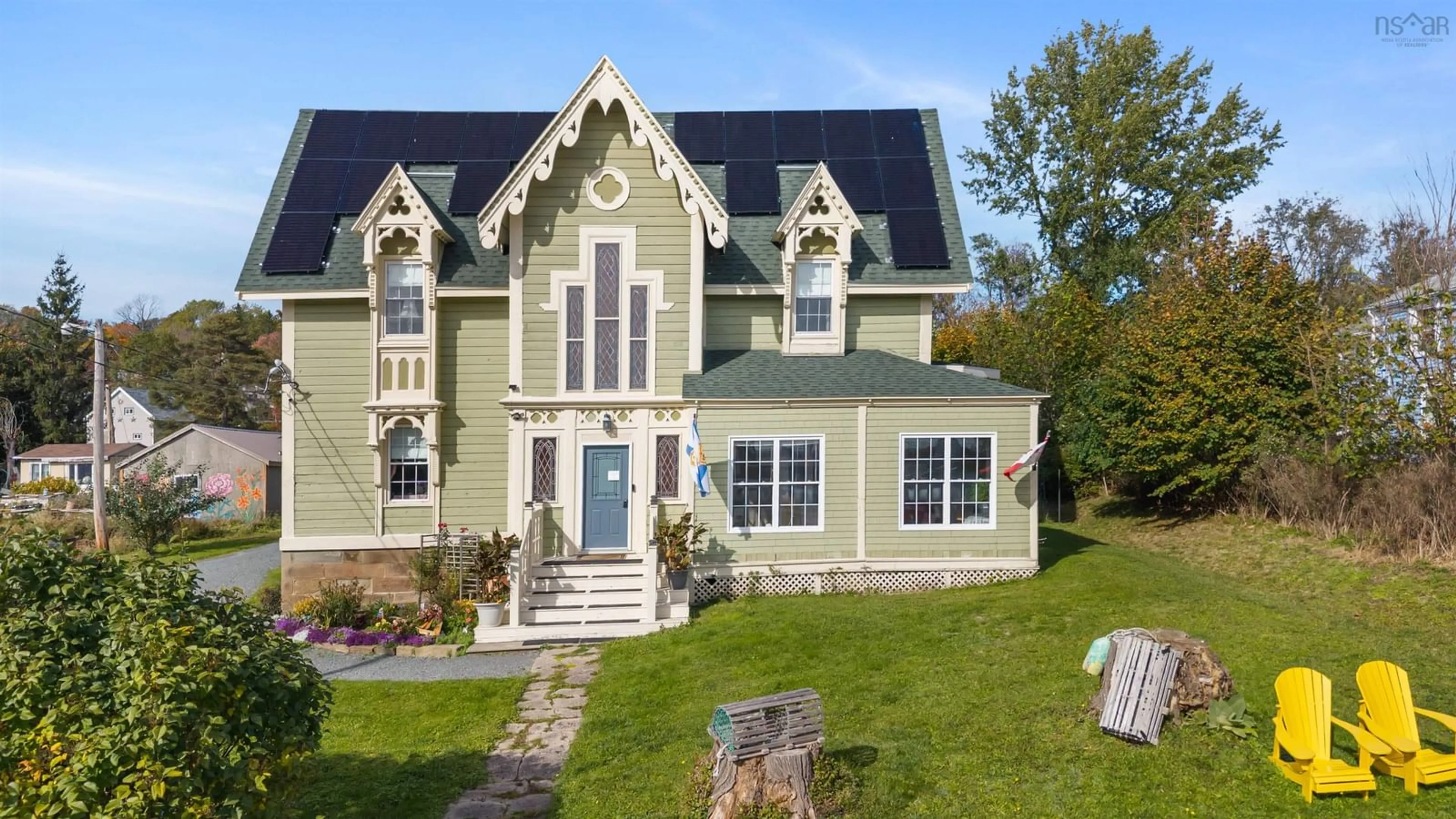 Home with vinyl exterior material, building for 68 Front St, Pictou Nova Scotia B0K 1H0