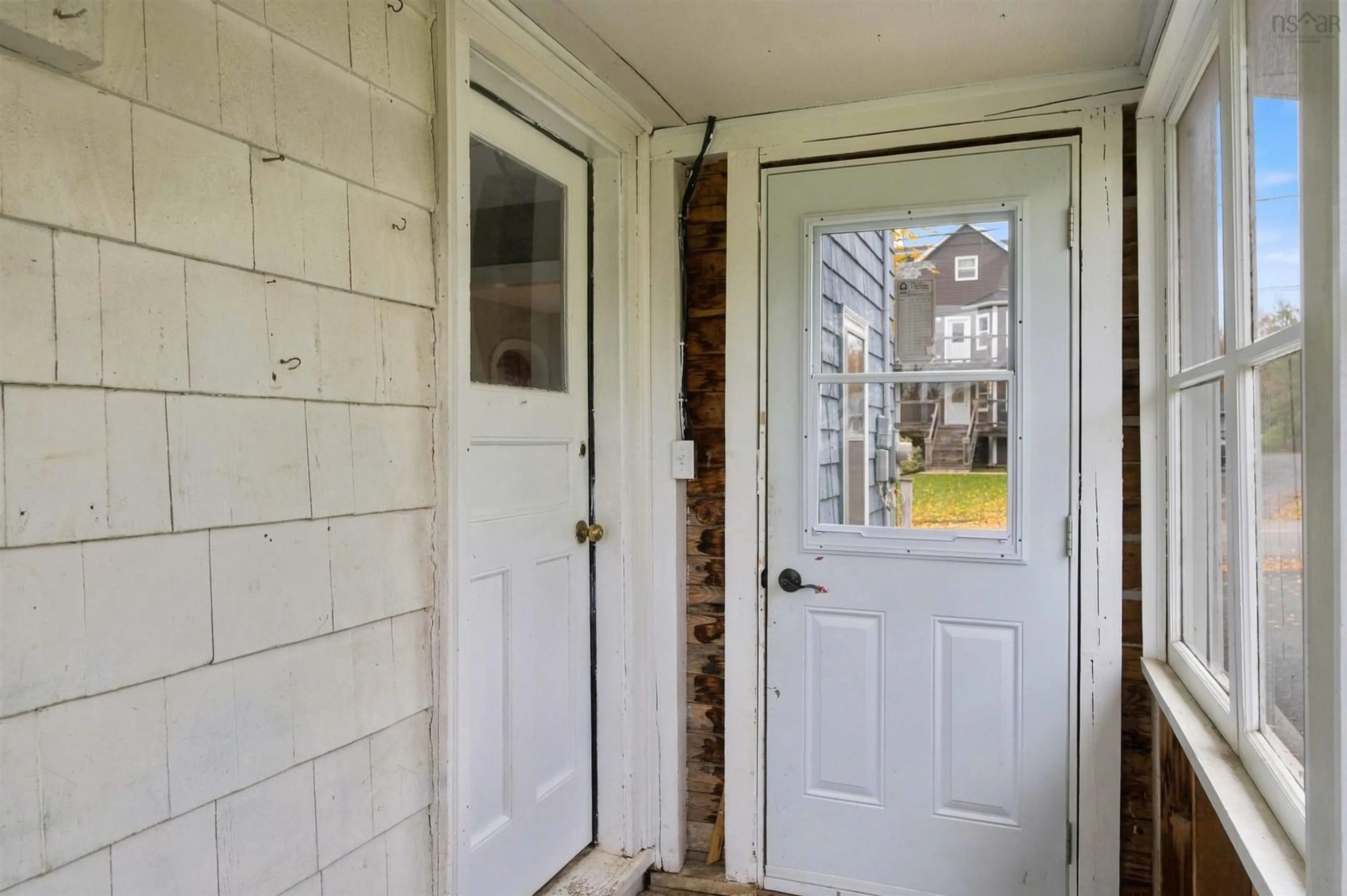 Indoor entryway for 106 Highland Ave, Wolfville Nova Scotia B4P 1Z7