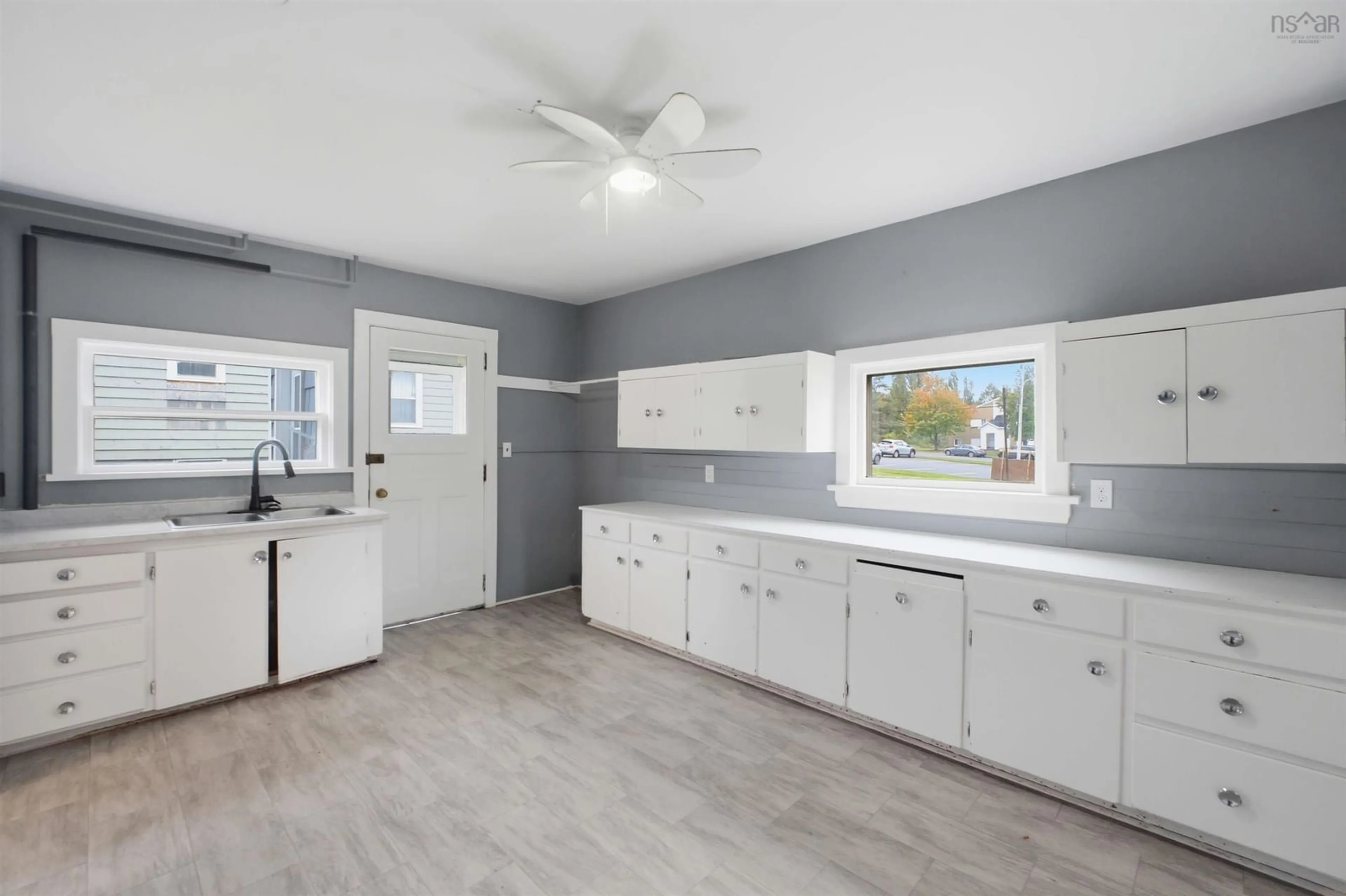 Open concept kitchen, ceramic/tile floor for 106 Highland Ave, Wolfville Nova Scotia B4P 1Z7