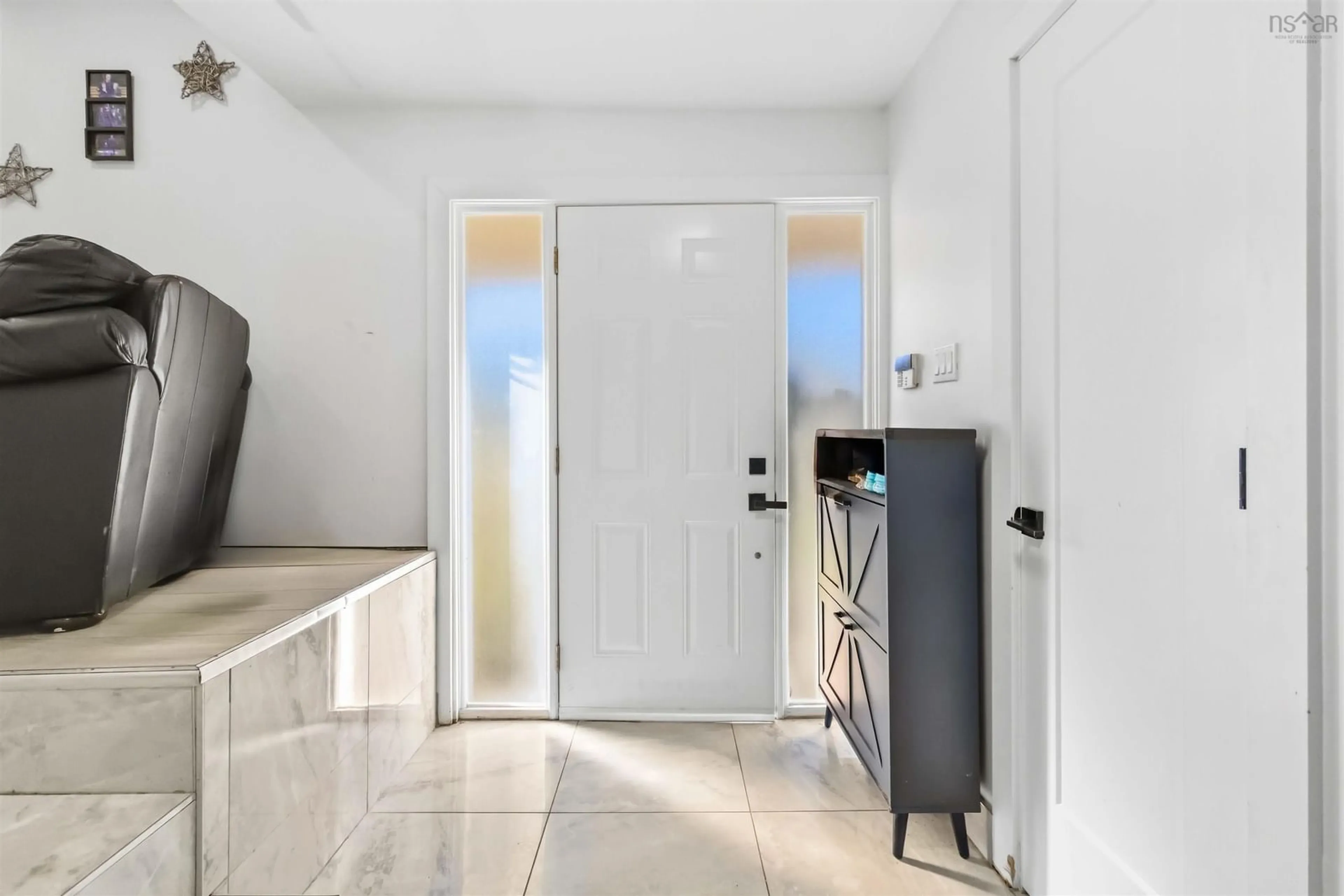 Indoor entryway for 36 Shoreview Dr, Bedford Nova Scotia B4A 1V5