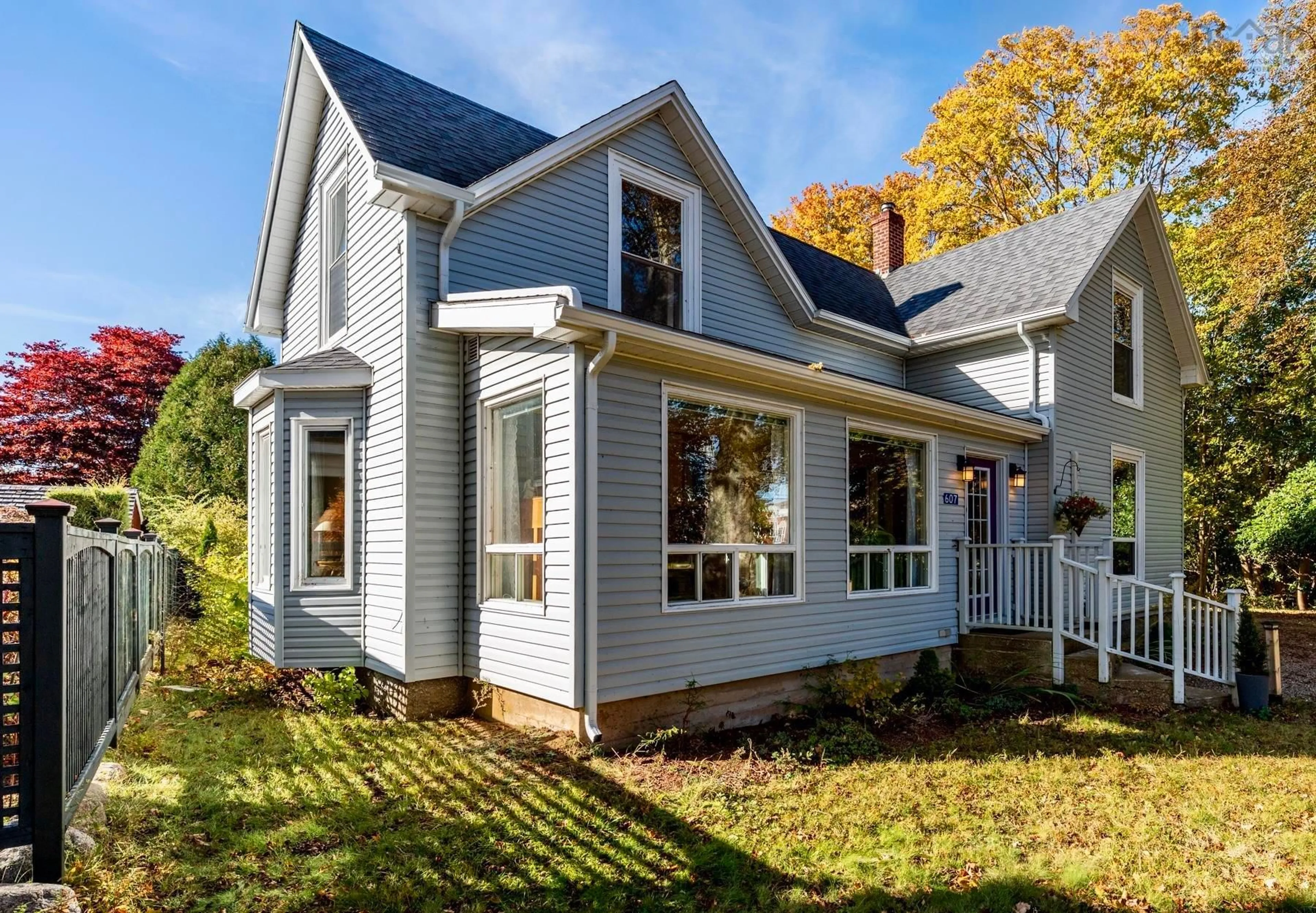 Home with vinyl exterior material, street for 607 St George St, Annapolis Royal Nova Scotia B0S 1A0