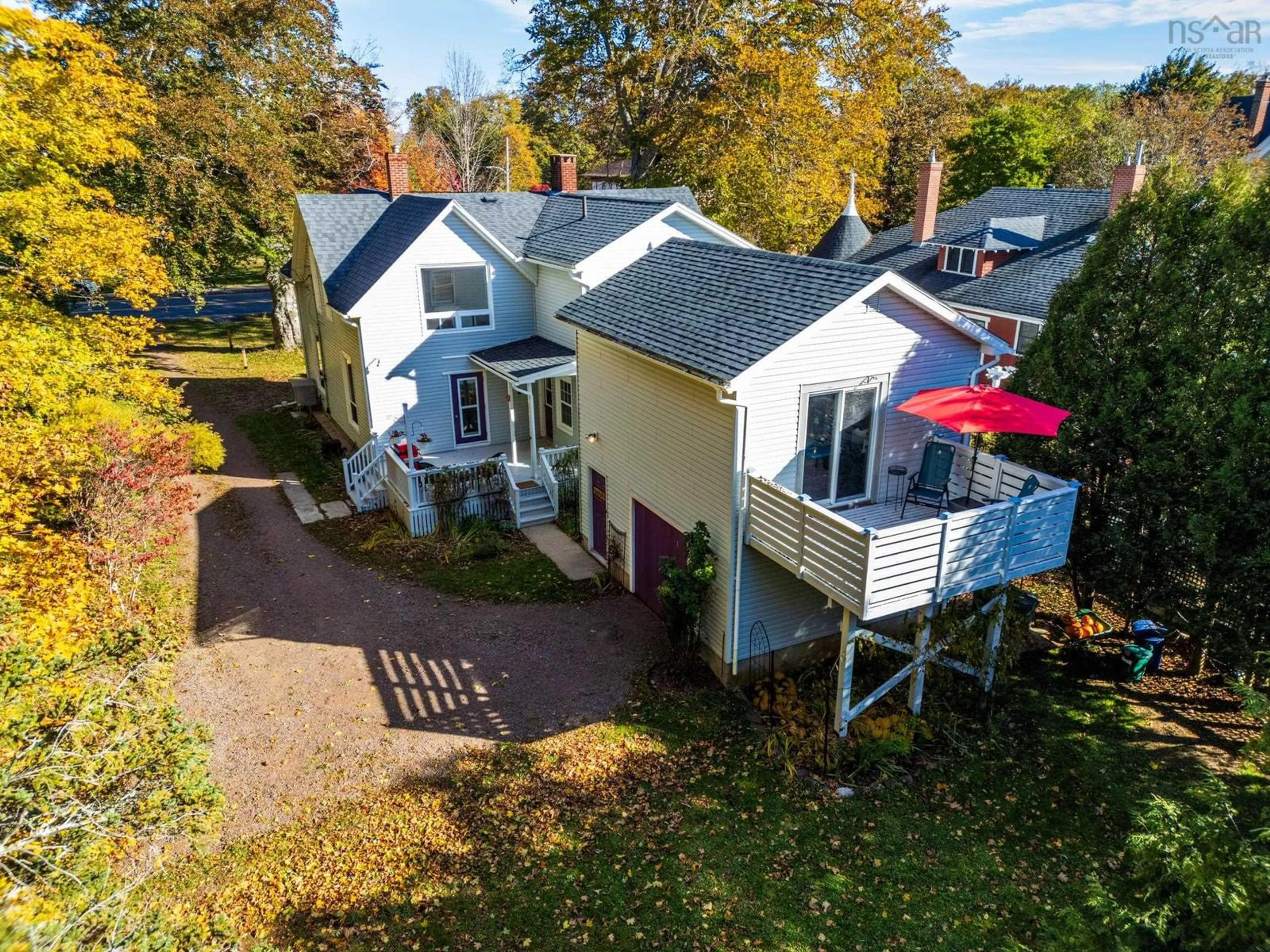 A pic from outside/outdoor area/front of a property/back of a property/a pic from drone, street for 607 St George St, Annapolis Royal Nova Scotia B0S 1A0