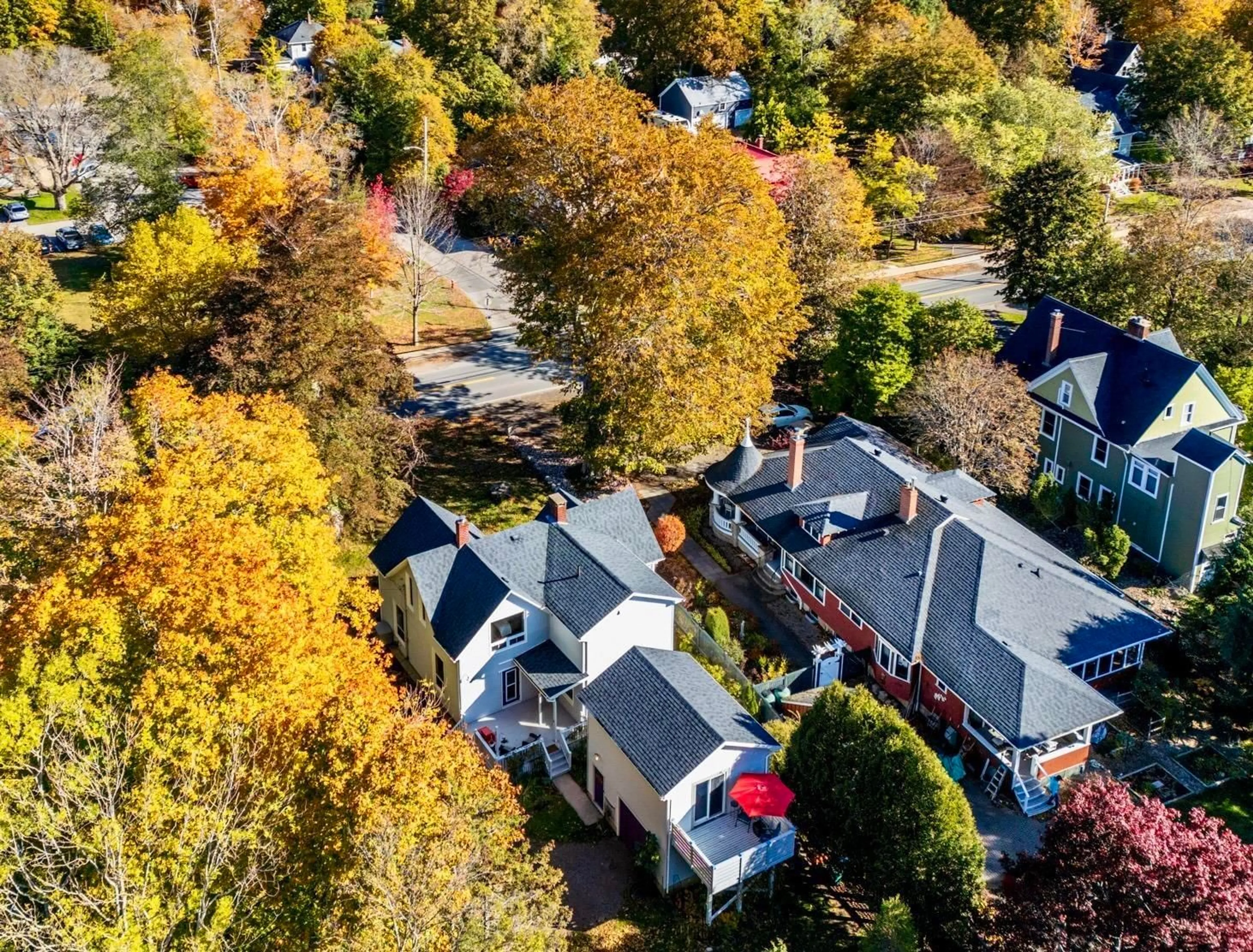 A pic from outside/outdoor area/front of a property/back of a property/a pic from drone, street for 607 St George St, Annapolis Royal Nova Scotia B0S 1A0