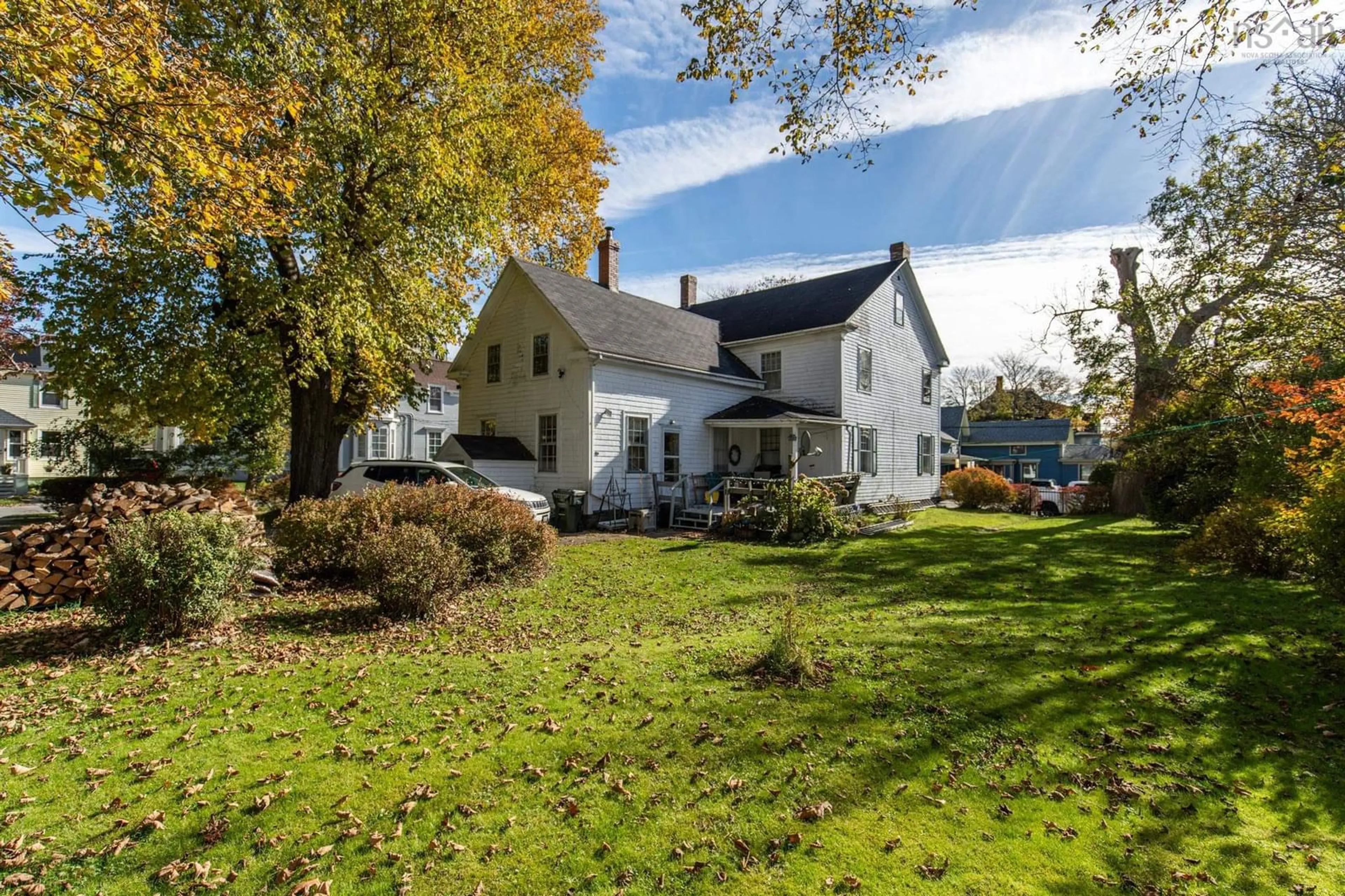 A pic from outside/outdoor area/front of a property/back of a property/a pic from drone, street for 14 Collins St, Yarmouth Nova Scotia B5A 3G6