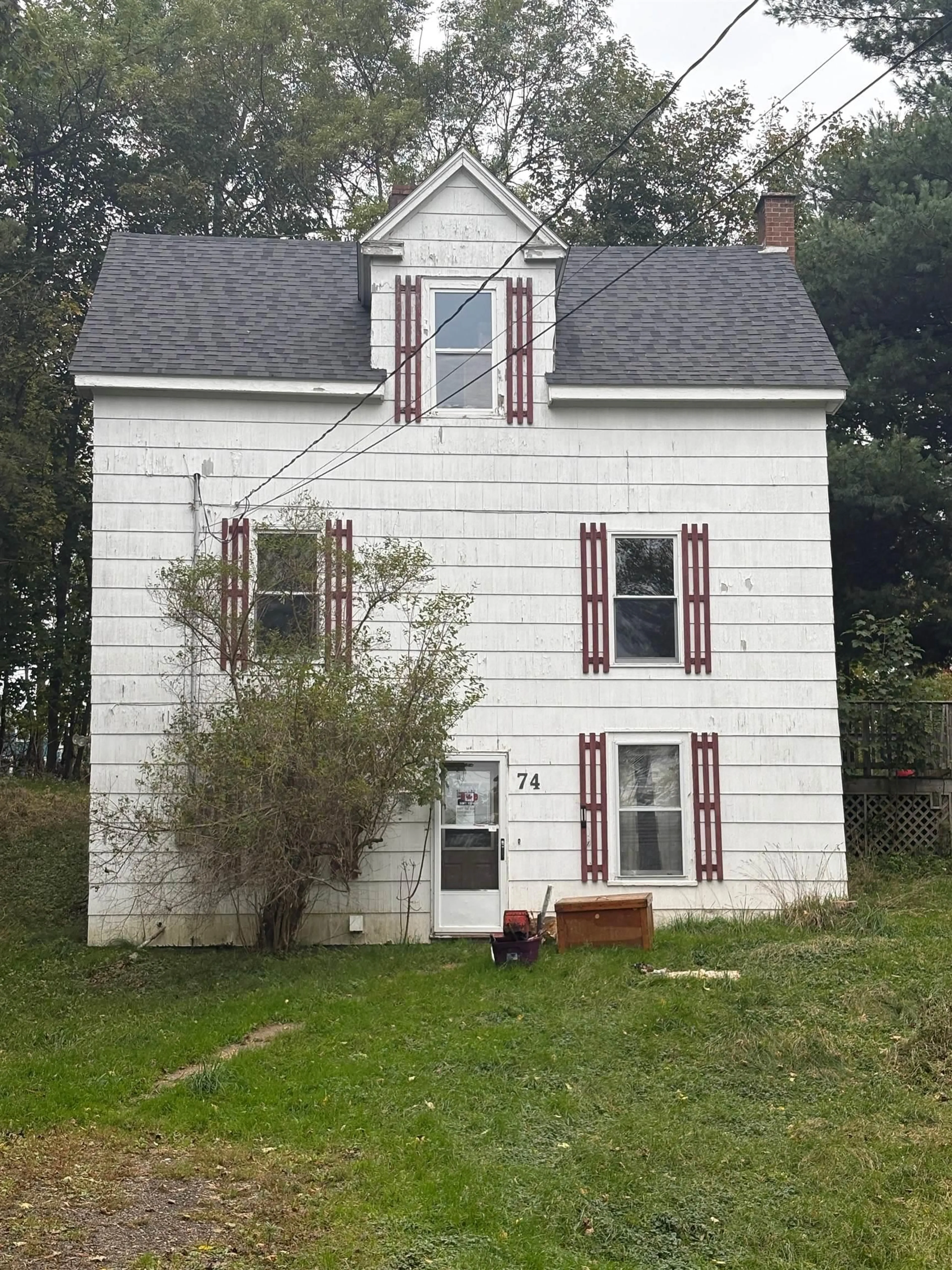 Home with vinyl exterior material, building for 74 Ross St, Pictou Nova Scotia B0K 1H0
