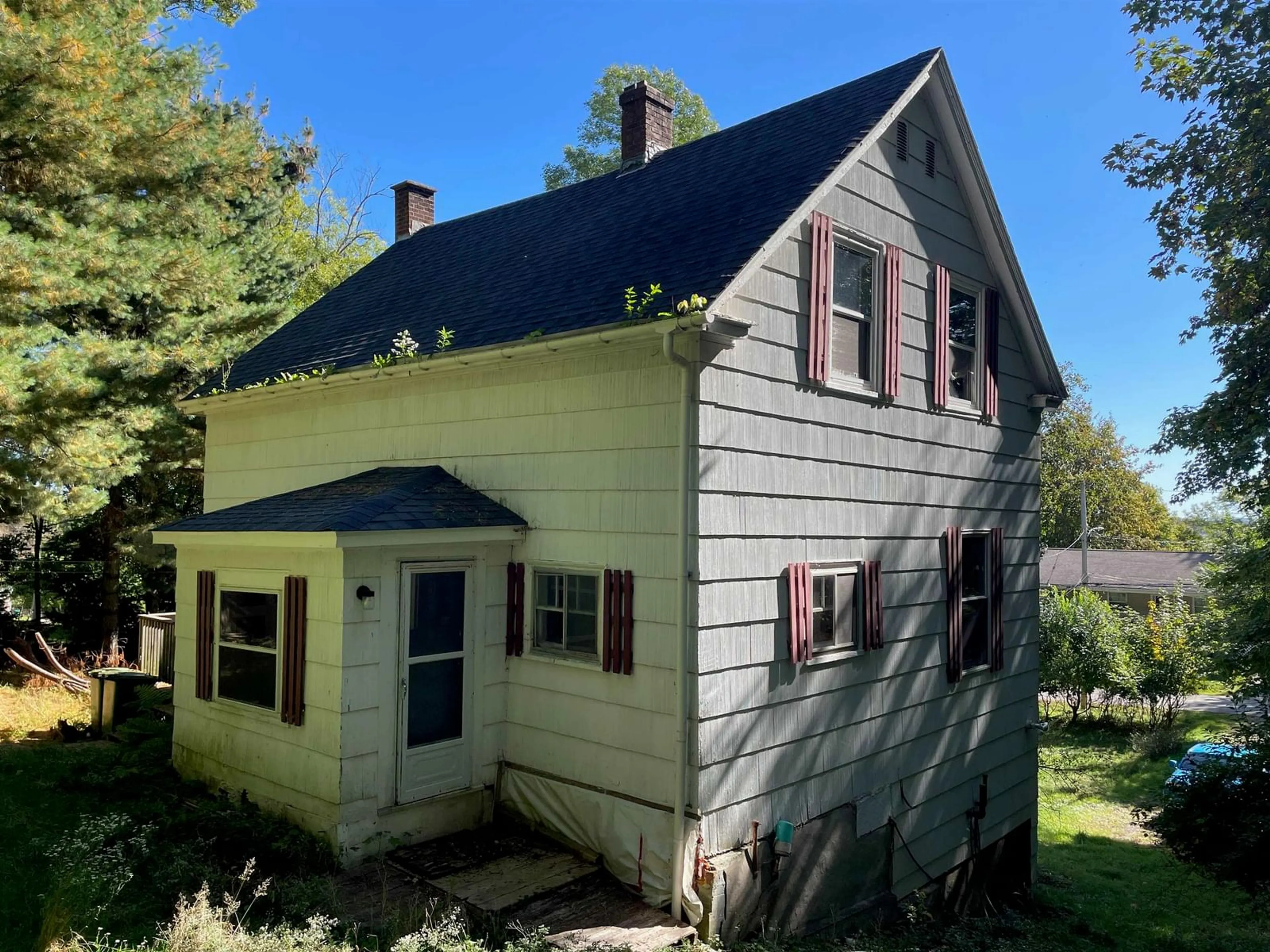 A pic from outside/outdoor area/front of a property/back of a property/a pic from drone, building for 74 Ross St, Pictou Nova Scotia B0K 1H0