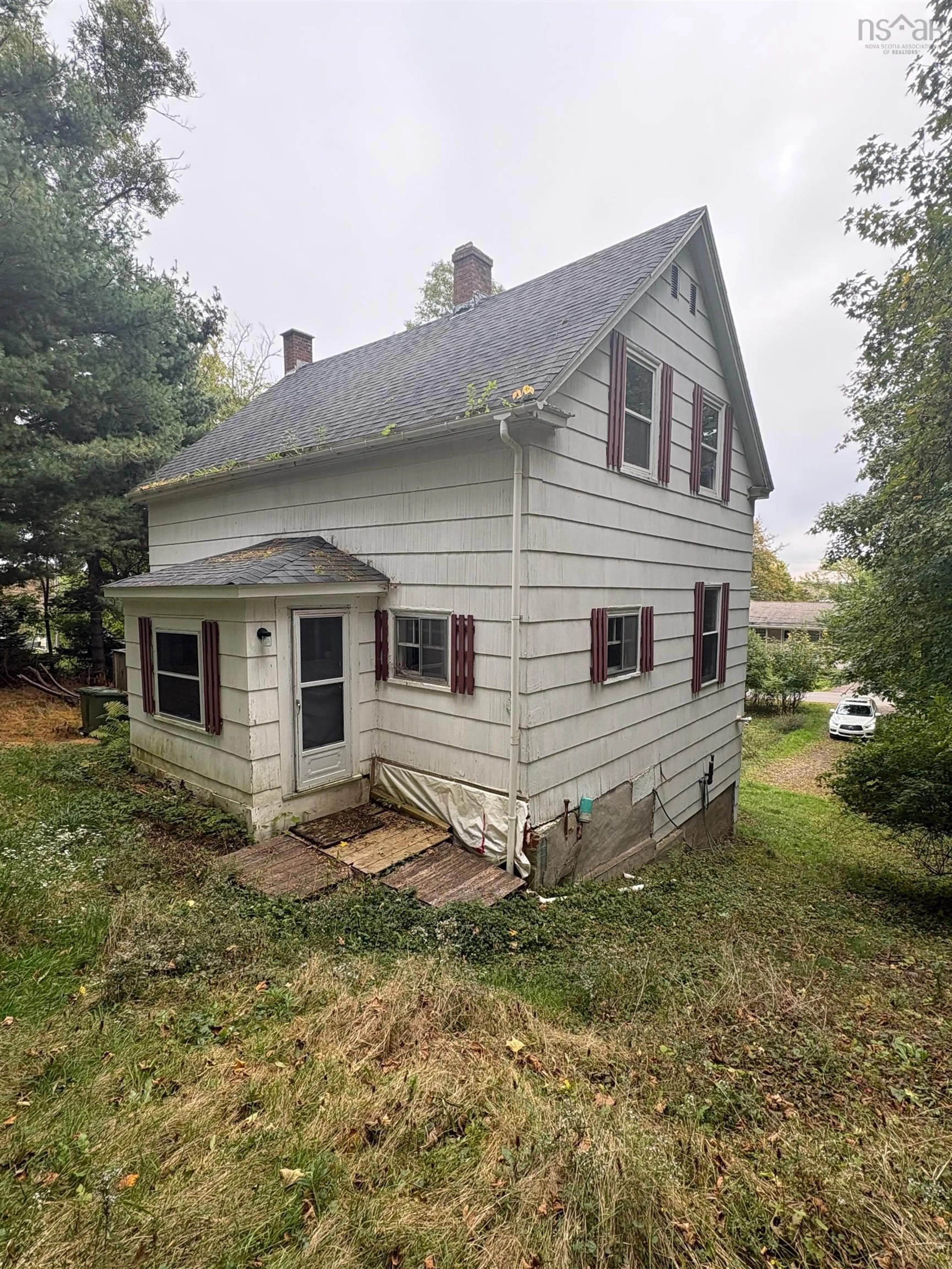 Home with vinyl exterior material, building for 74 Ross St, Pictou Nova Scotia B0K 1H0
