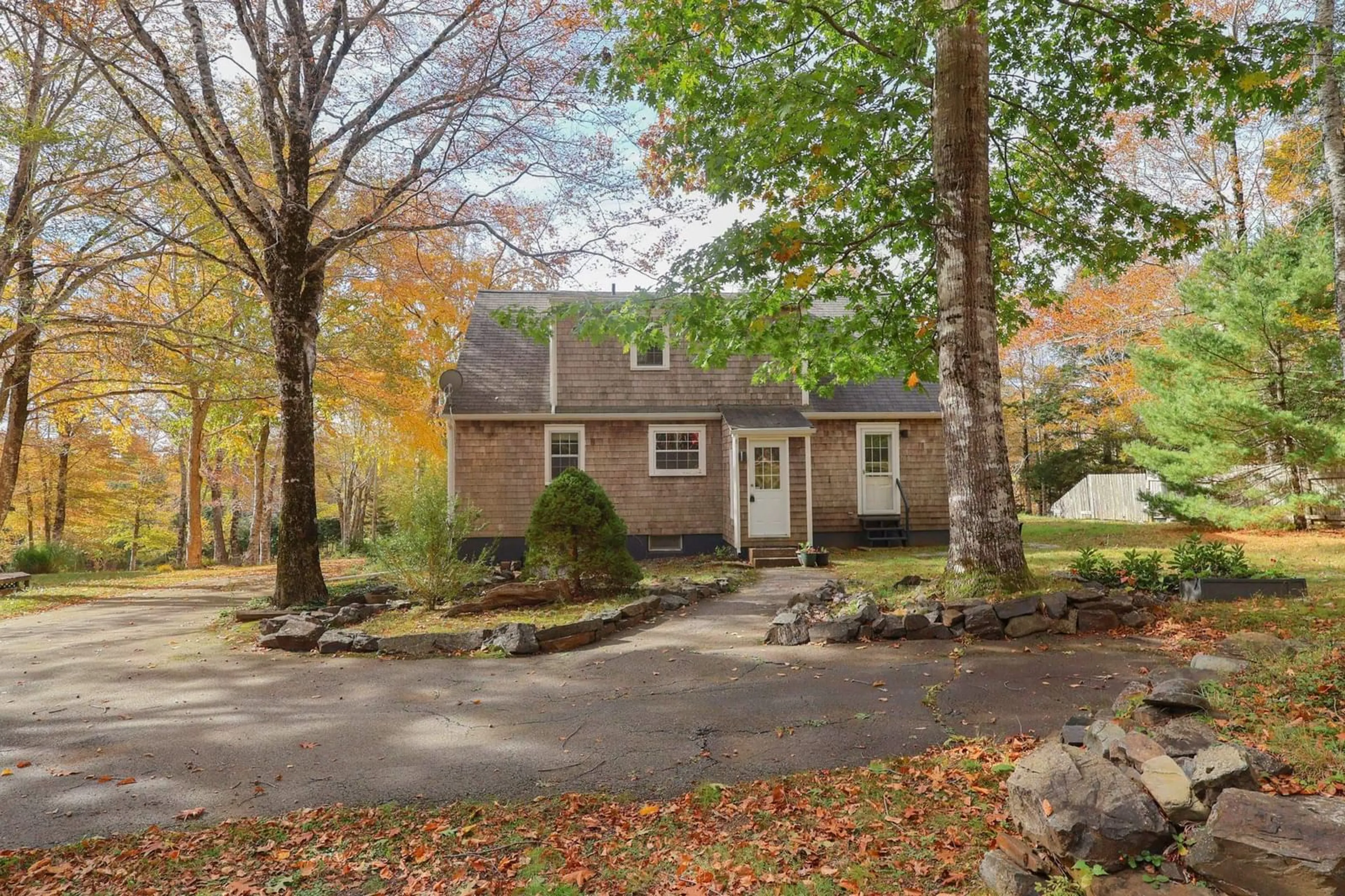 Home with vinyl exterior material, street for 1077 Conquerall Mills Rd, Conquerall Mills Nova Scotia B4V 6A3