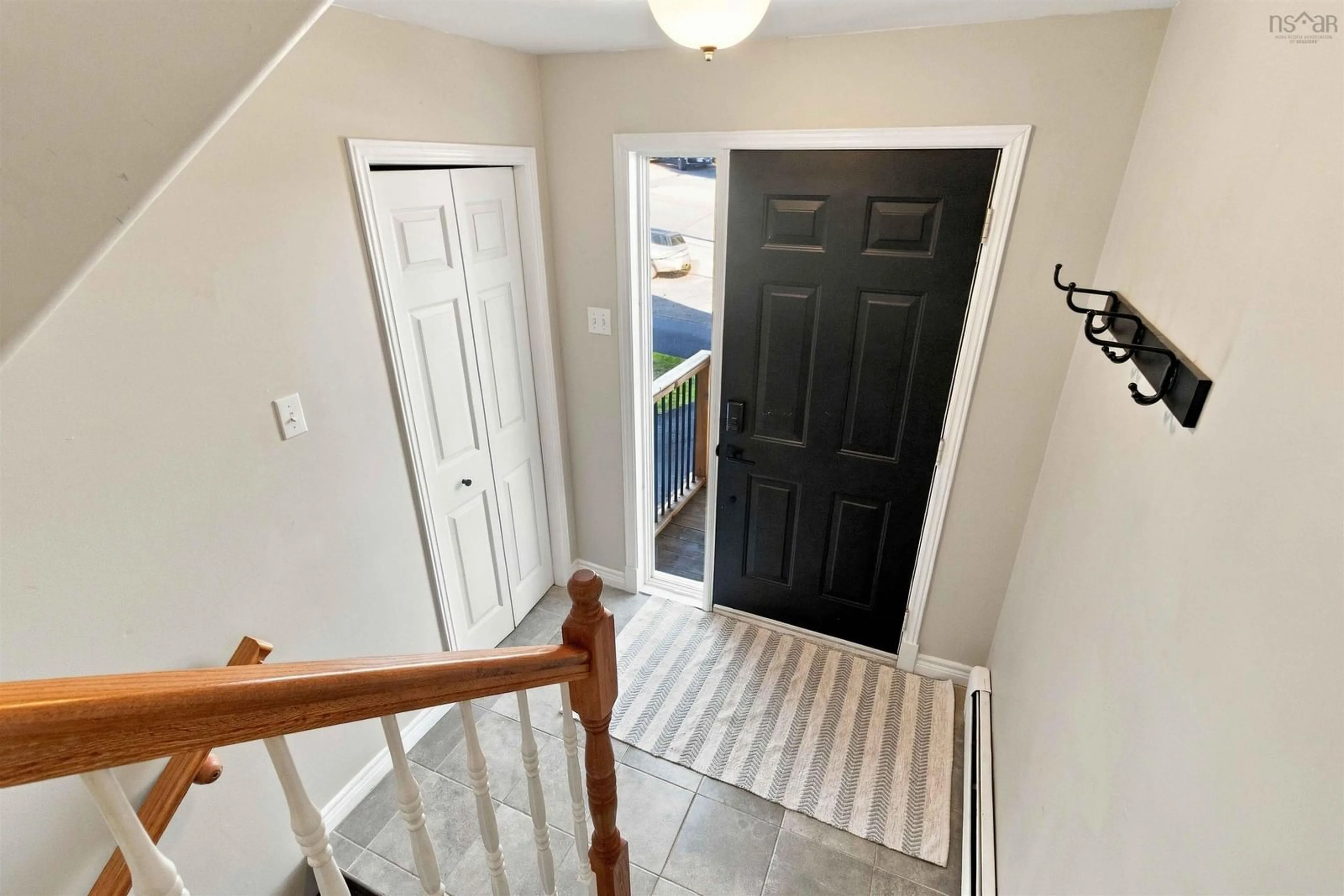 Indoor entryway for 116 Russell Lake Dr, Dartmouth Nova Scotia B2W 6J5
