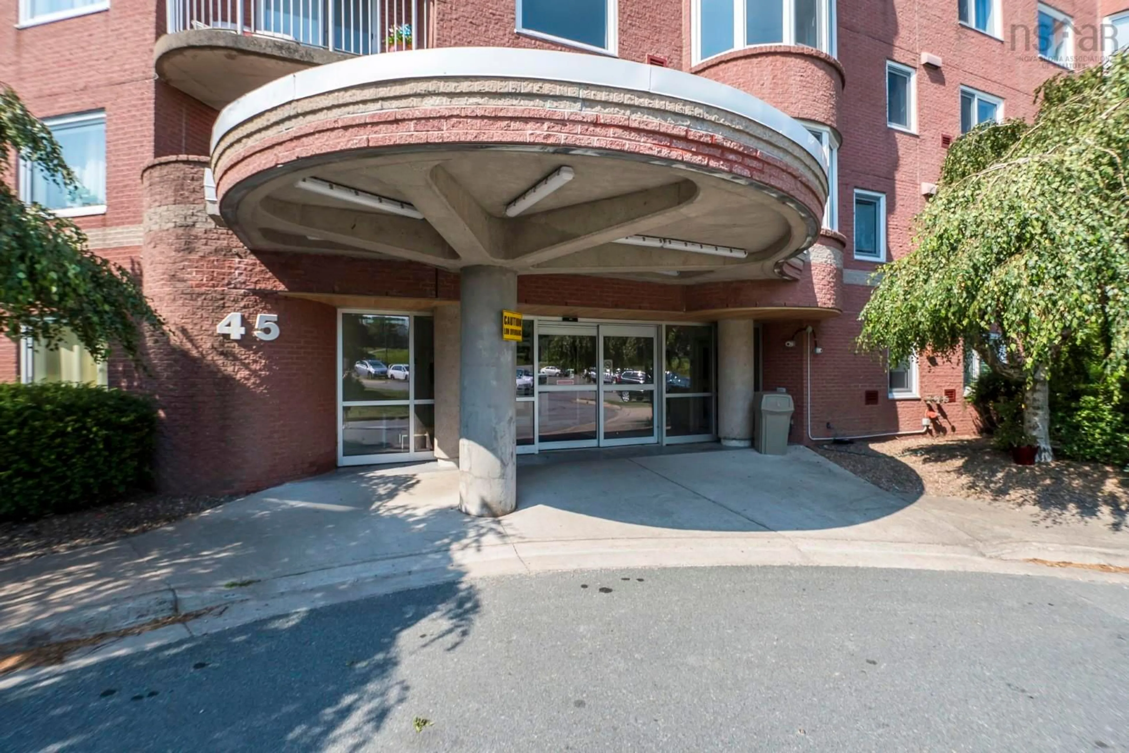 Indoor foyer for 45 Vimy Ave #113, Halifax Nova Scotia B3M 4C5