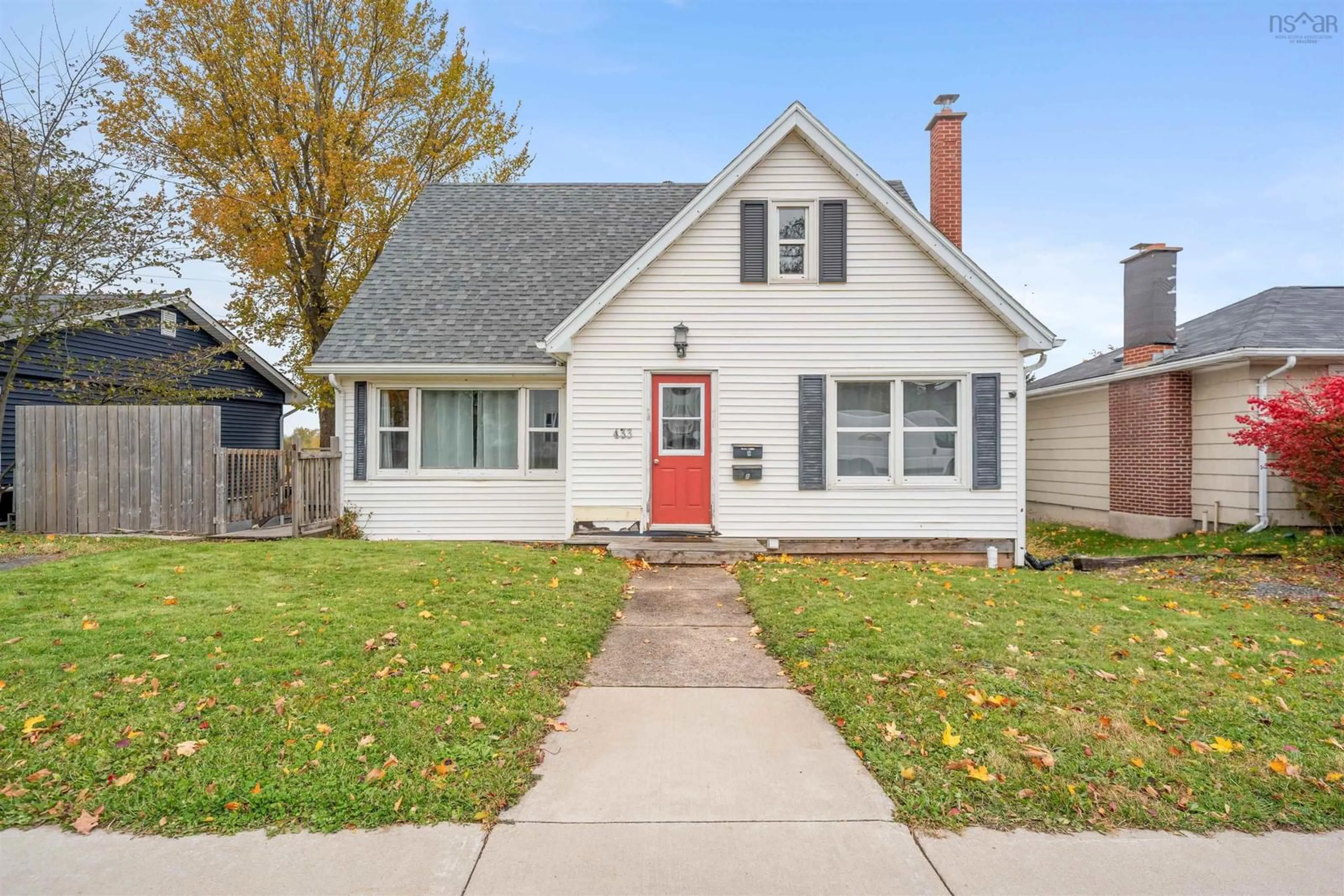 Home with vinyl exterior material, street for 433 Robie St, Truro Nova Scotia B2N 1M2
