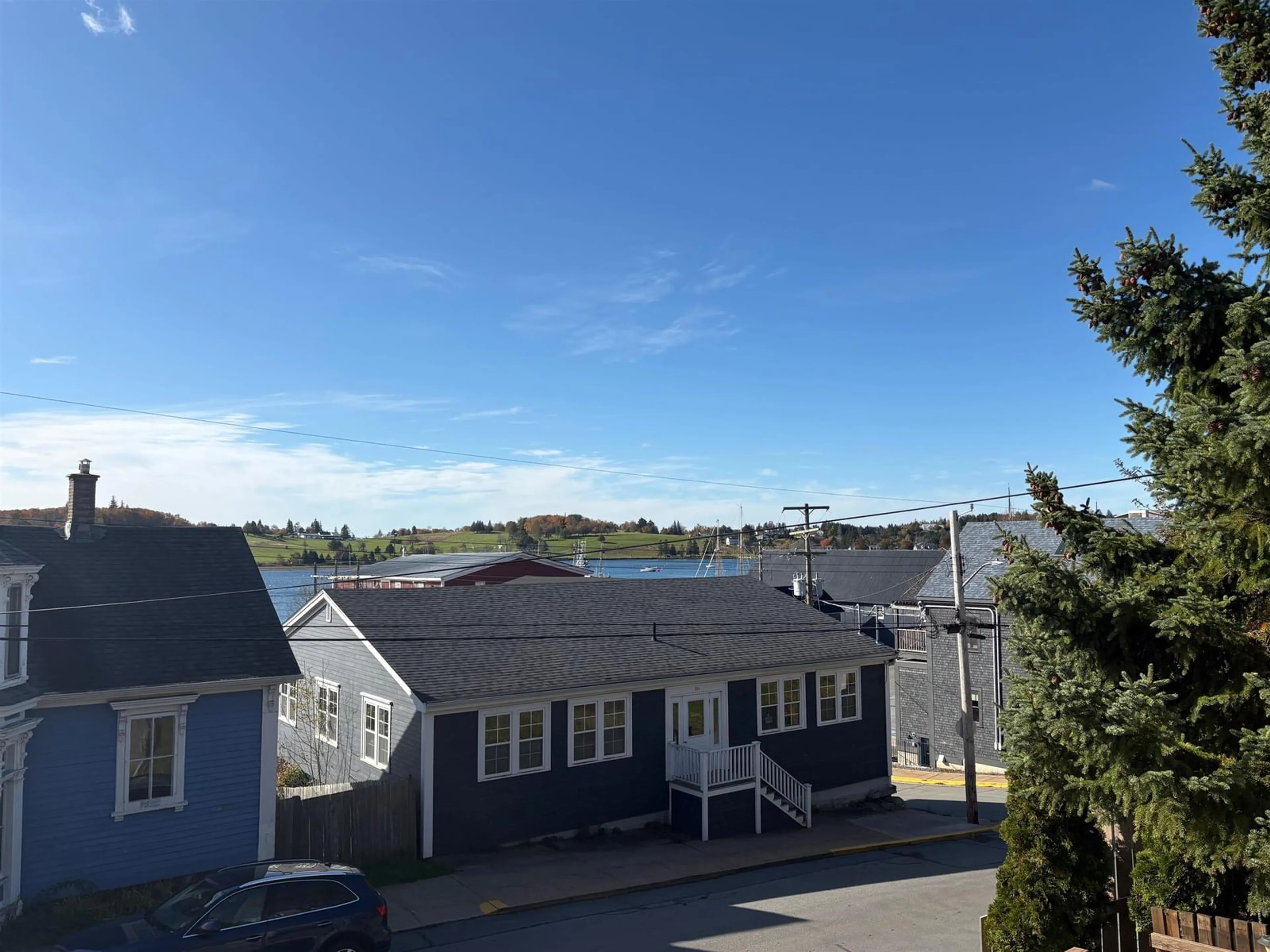 A pic from outside/outdoor area/front of a property/back of a property/a pic from drone, unknown for 201 Montague St, Lunenburg Nova Scotia B0J 2C0
