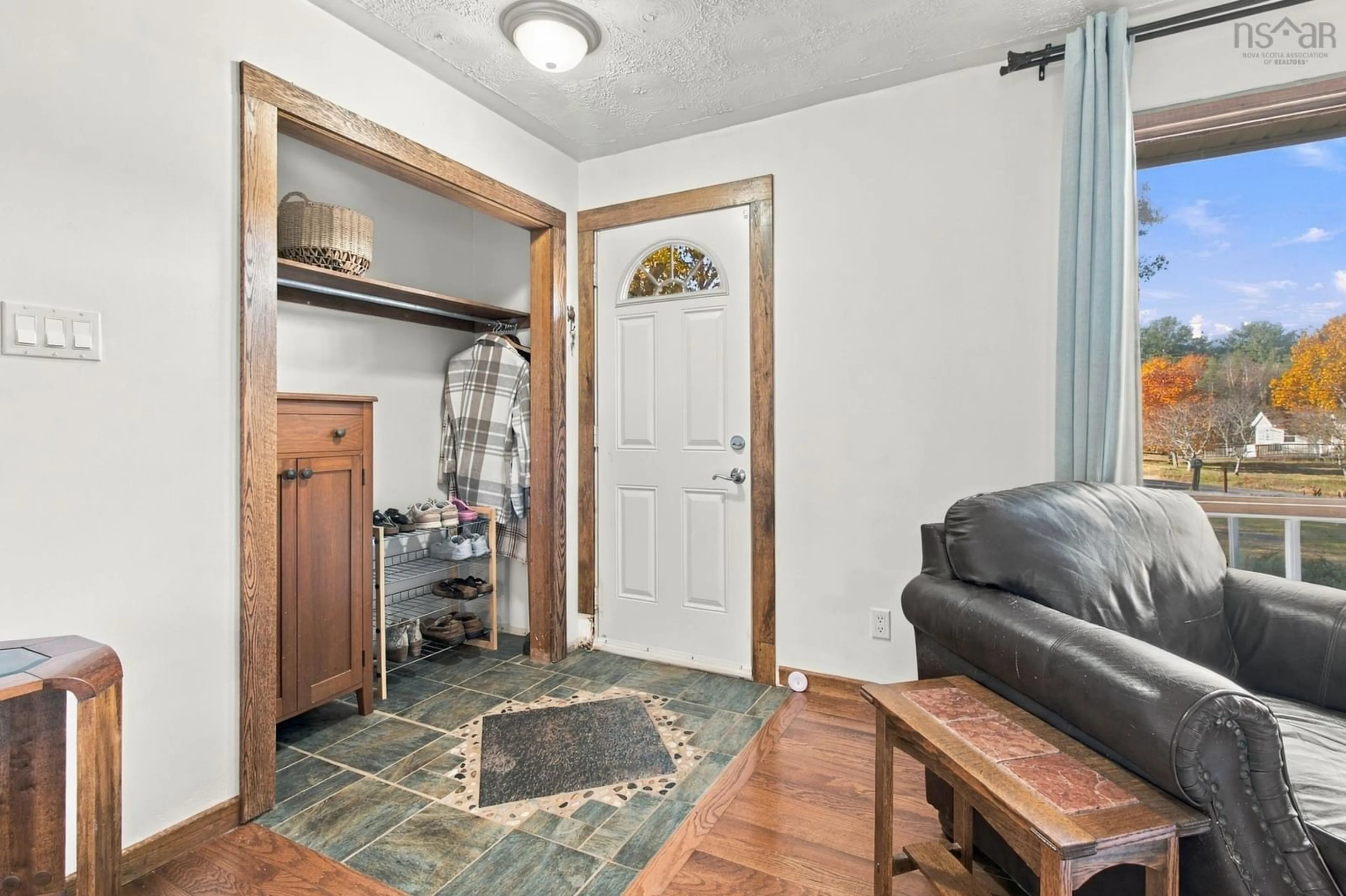 Indoor entryway for 1912 Greenwood Rd, Kingston Nova Scotia B0P 1R0