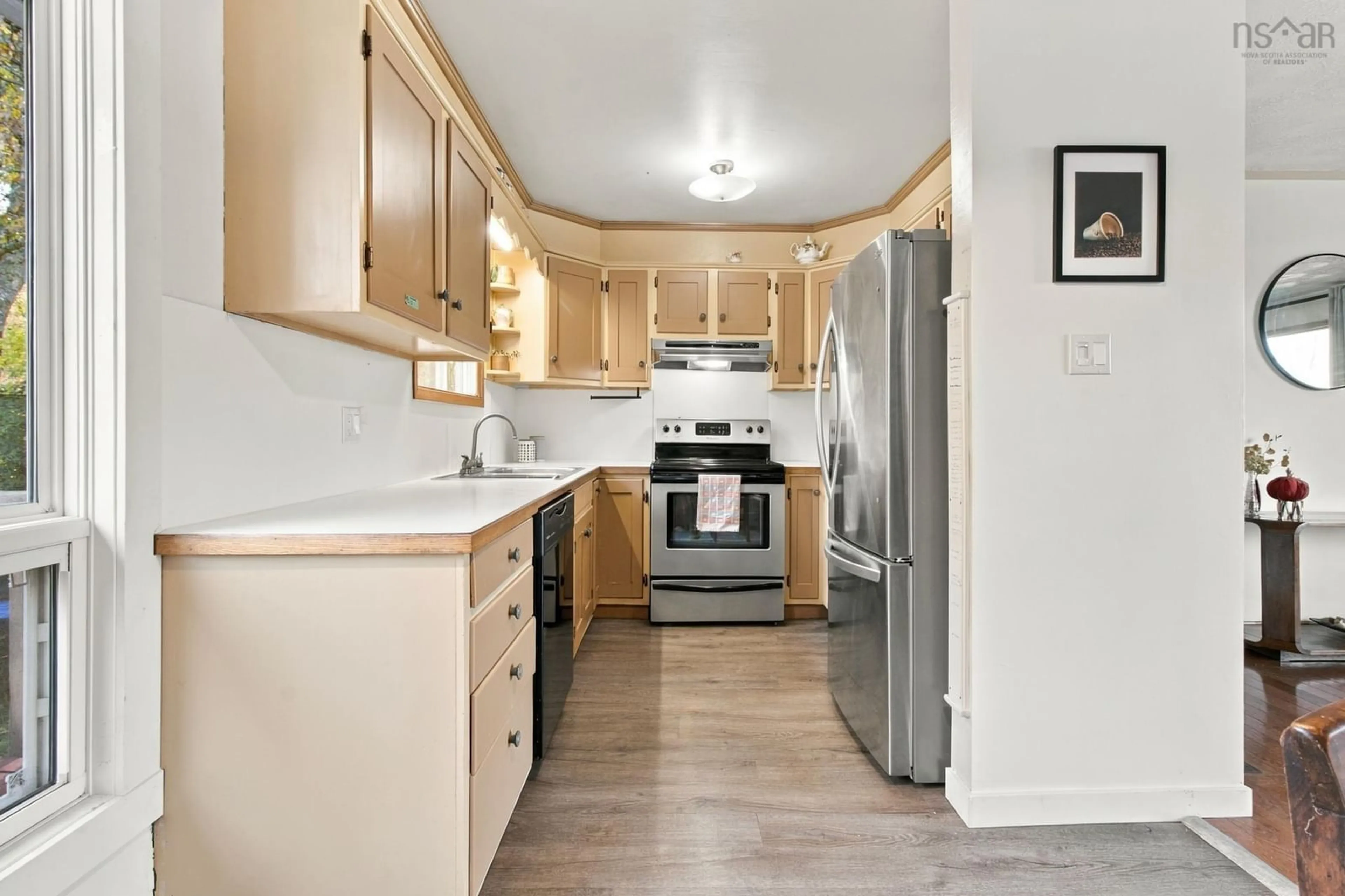 Standard kitchen, wood/laminate floor for 1912 Greenwood Rd, Kingston Nova Scotia B0P 1R0