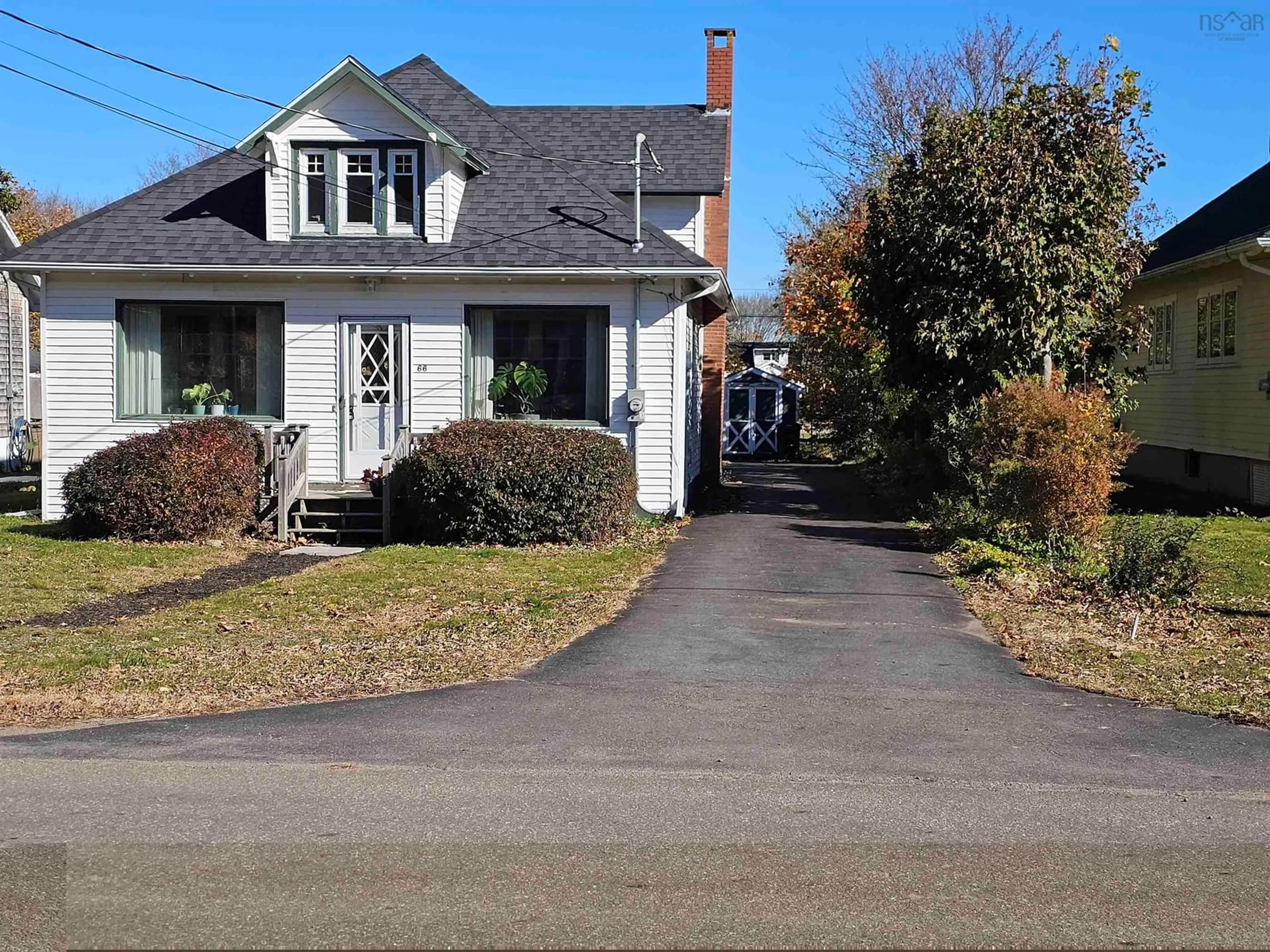 A pic from outside/outdoor area/front of a property/back of a property/a pic from drone, street for 66 Queen St, Digby Nova Scotia B0V 1A0