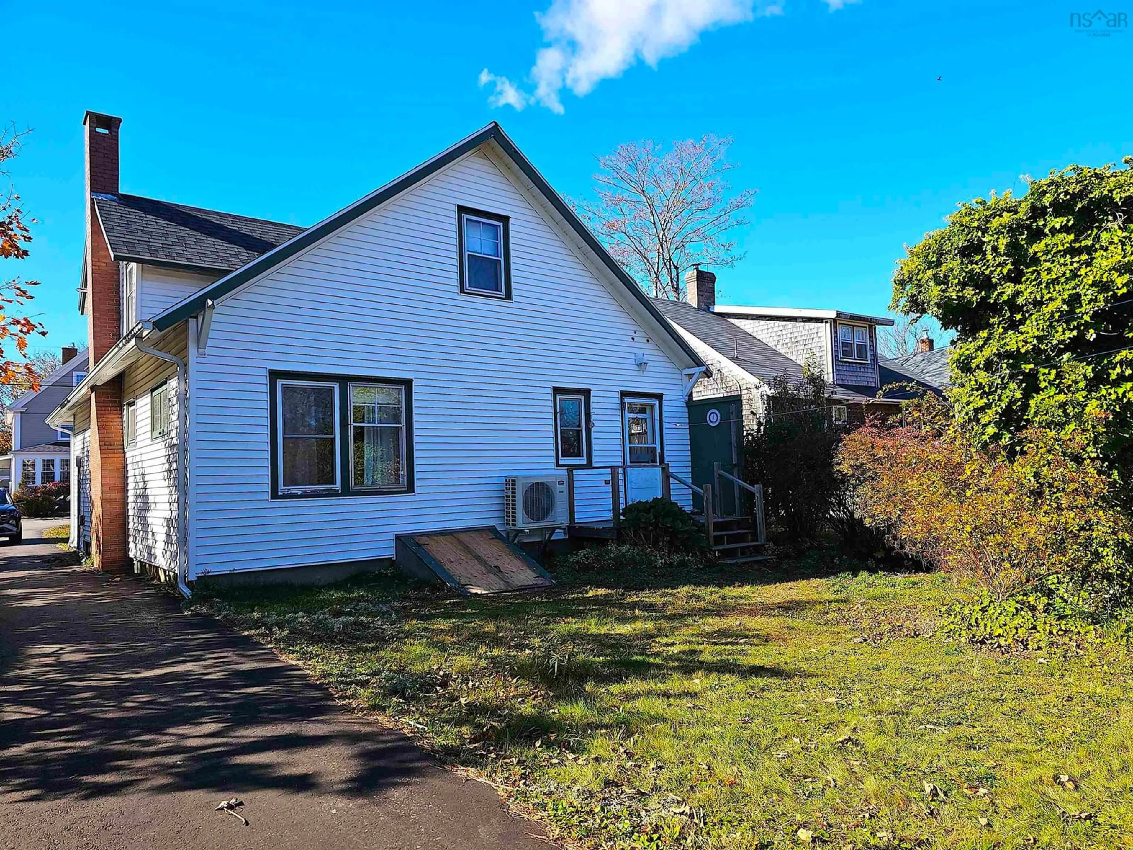 A pic from outside/outdoor area/front of a property/back of a property/a pic from drone, street for 66 Queen St, Digby Nova Scotia B0V 1A0