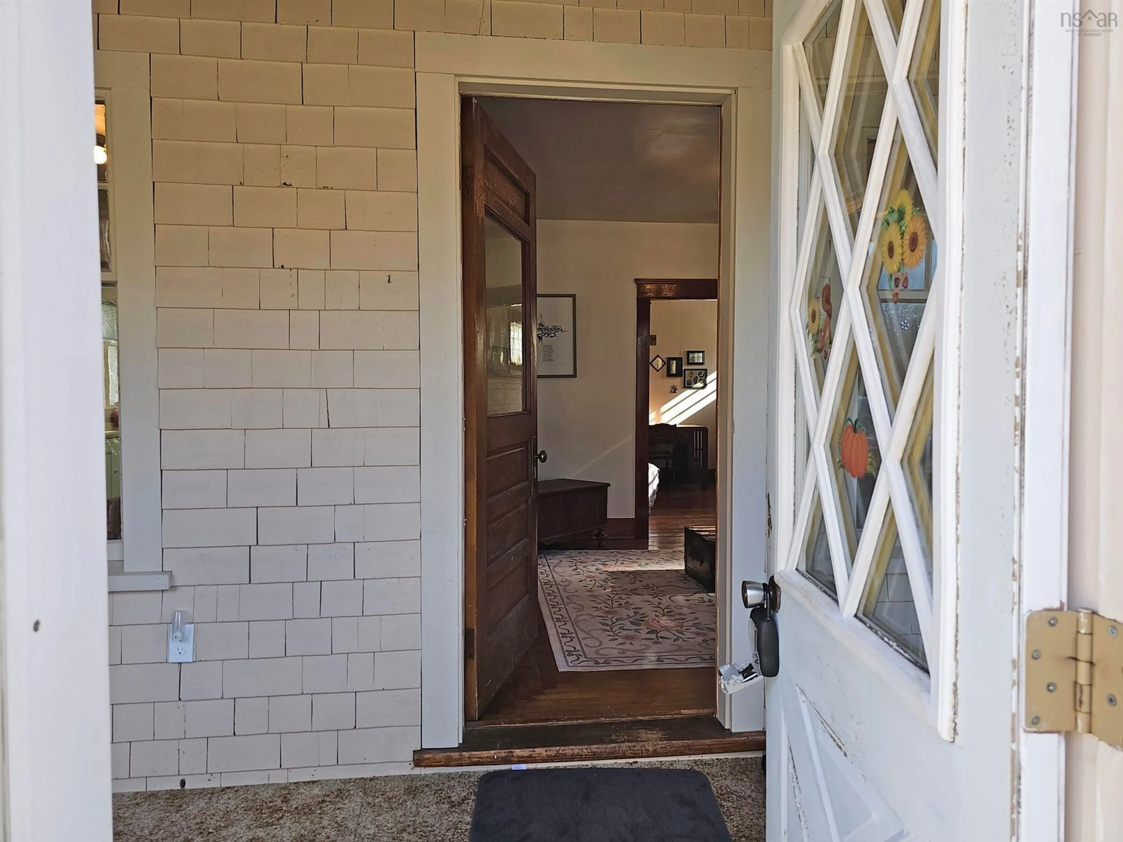 Indoor entryway for 66 Queen St, Digby Nova Scotia B0V 1A0