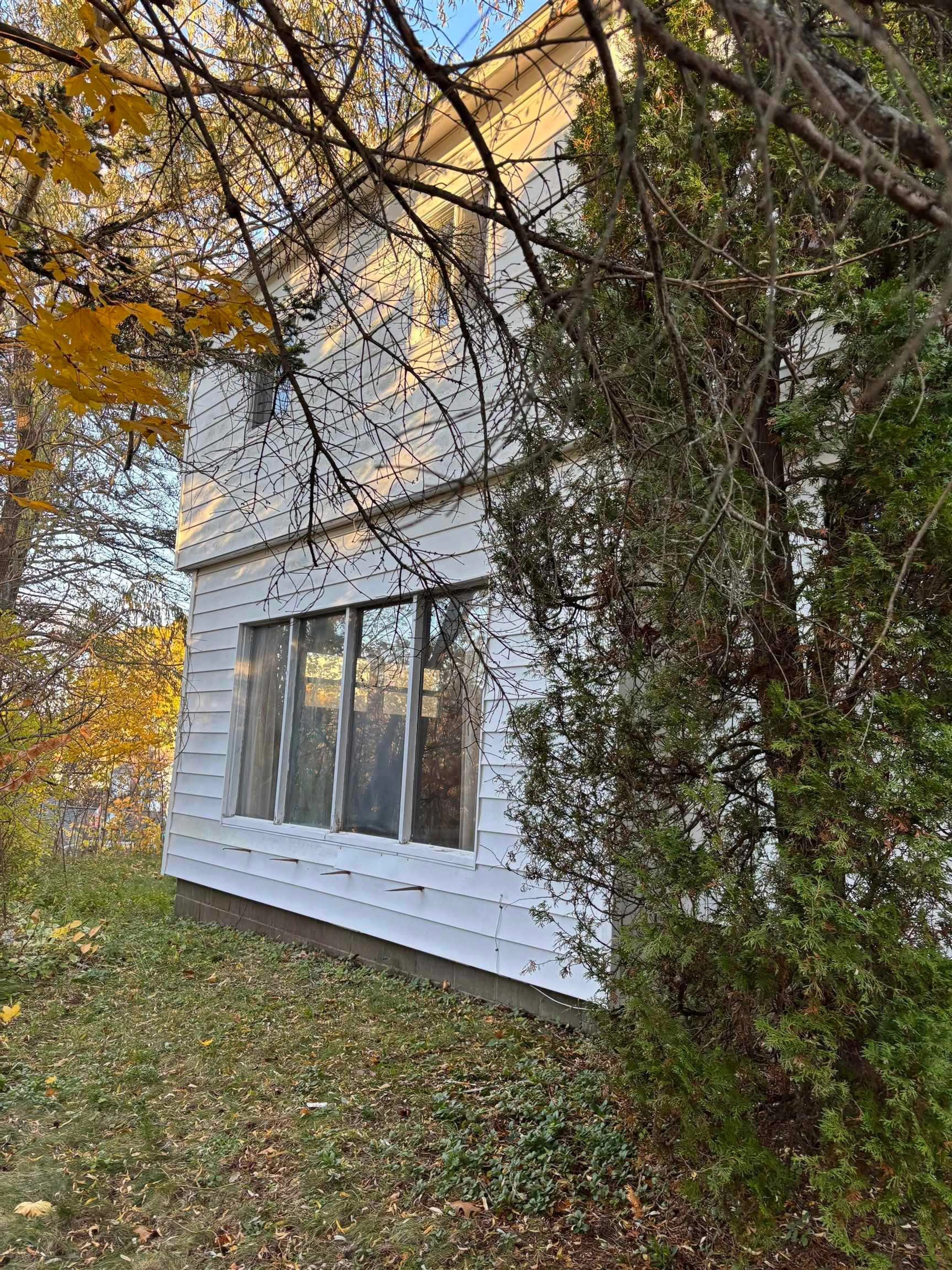Home with vinyl exterior material, forest/trees view for 54 Glenview Ave, Kentville Nova Scotia B4N 2R7