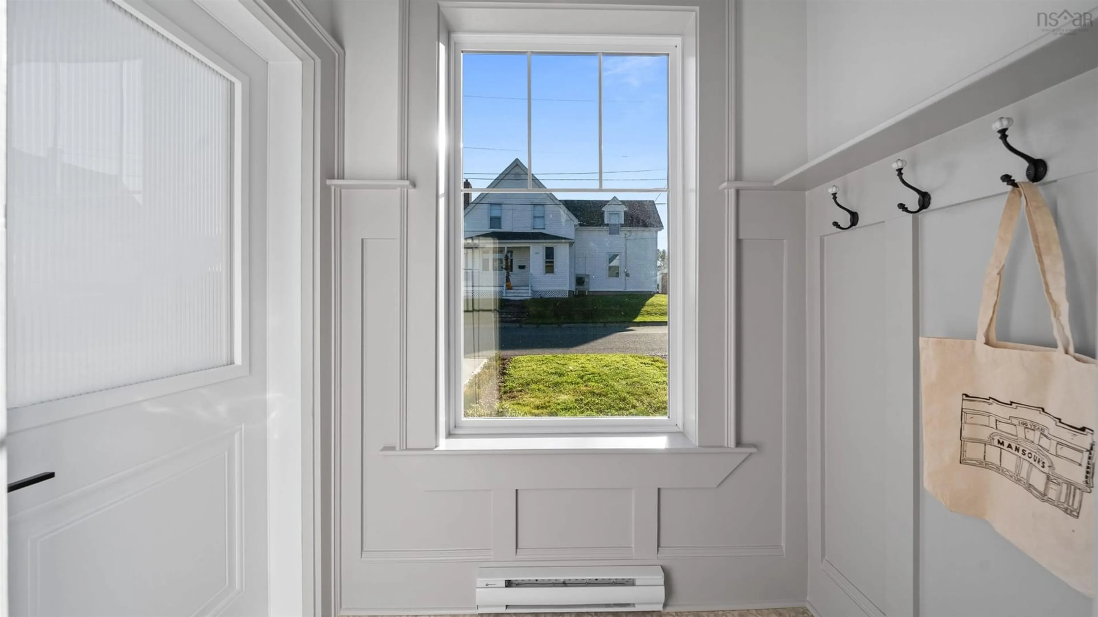 Indoor entryway for 350 Branch St, New Glasgow Nova Scotia B2H 3A4