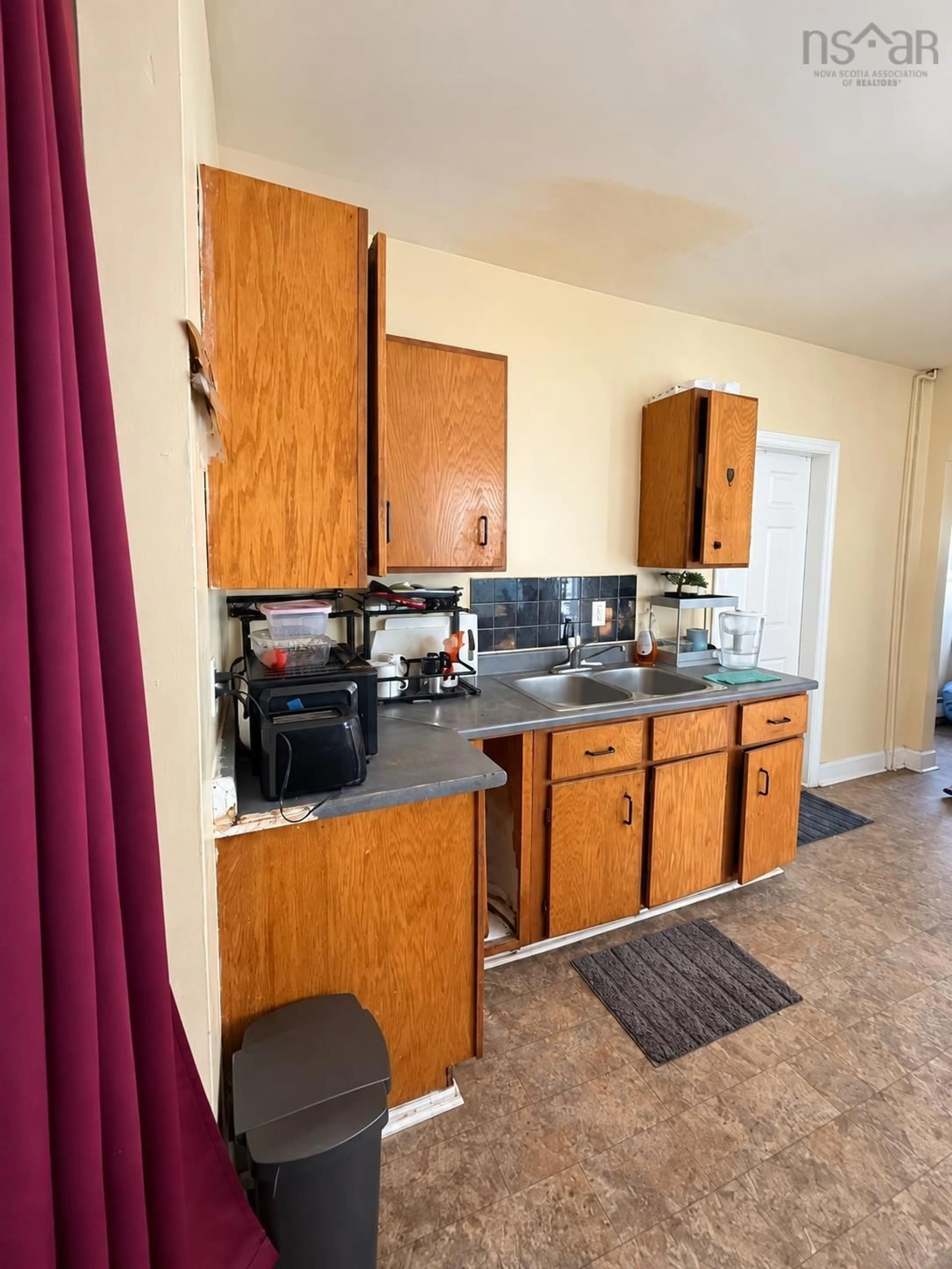 Standard kitchen, unknown for 9 Douglas Street, Sydney Nova Scotia B1P 1V2