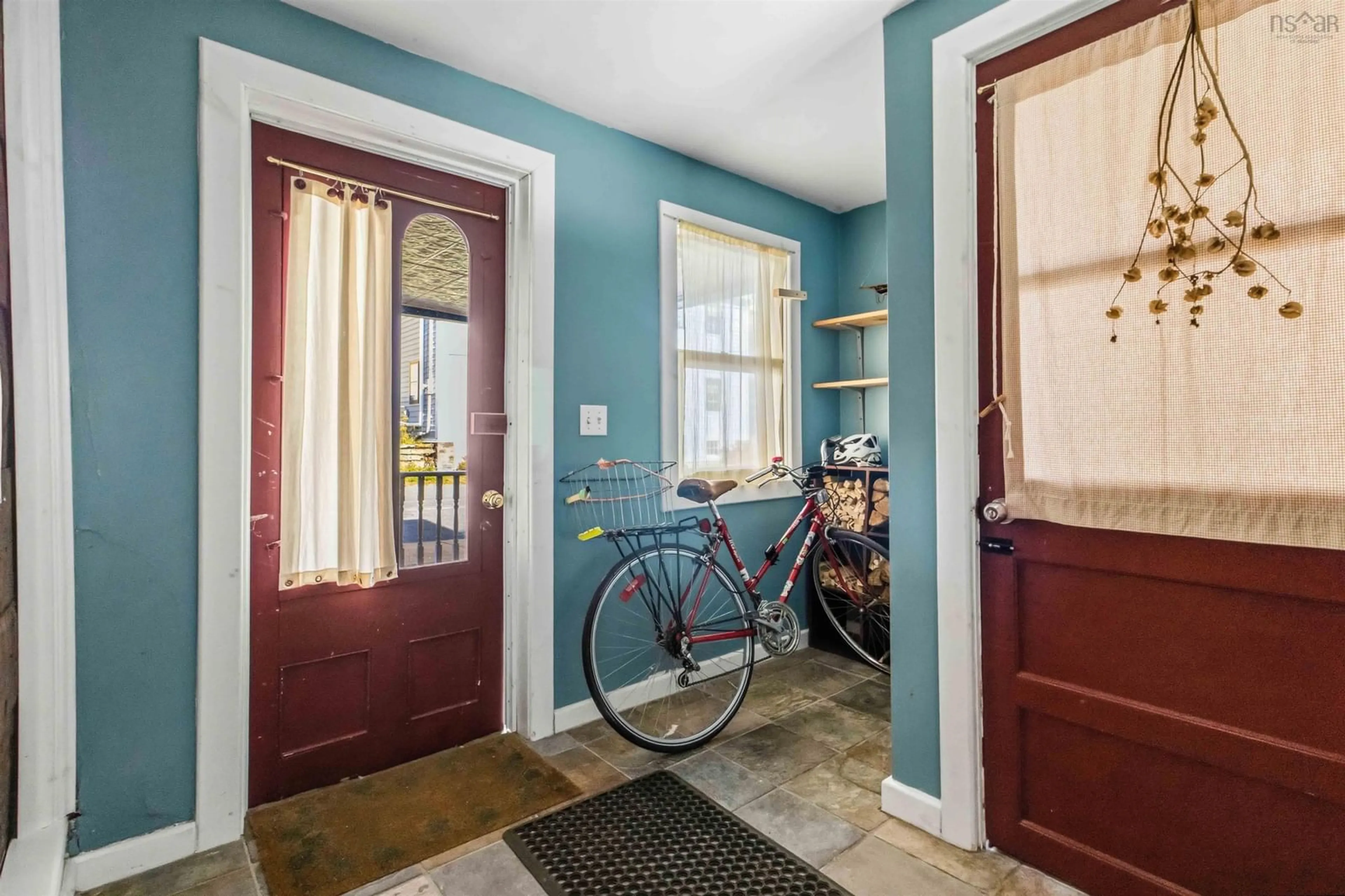 Indoor entryway for 134 Pelham St, Lunenburg Nova Scotia B0J 2C0