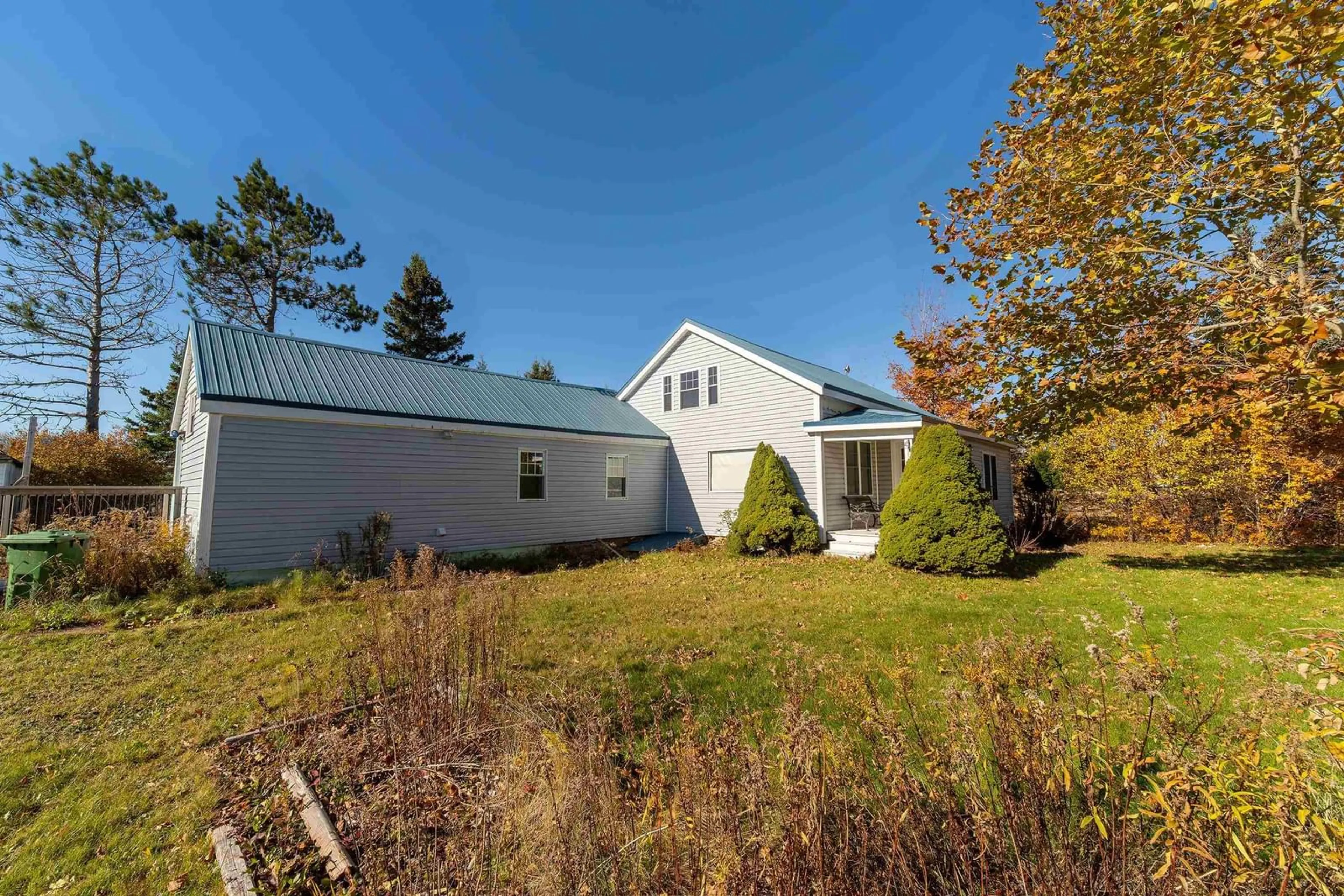 A pic from outside/outdoor area/front of a property/back of a property/a pic from drone, unknown for 70 Wharf Rd, Five Islands Nova Scotia B0M 1K0
