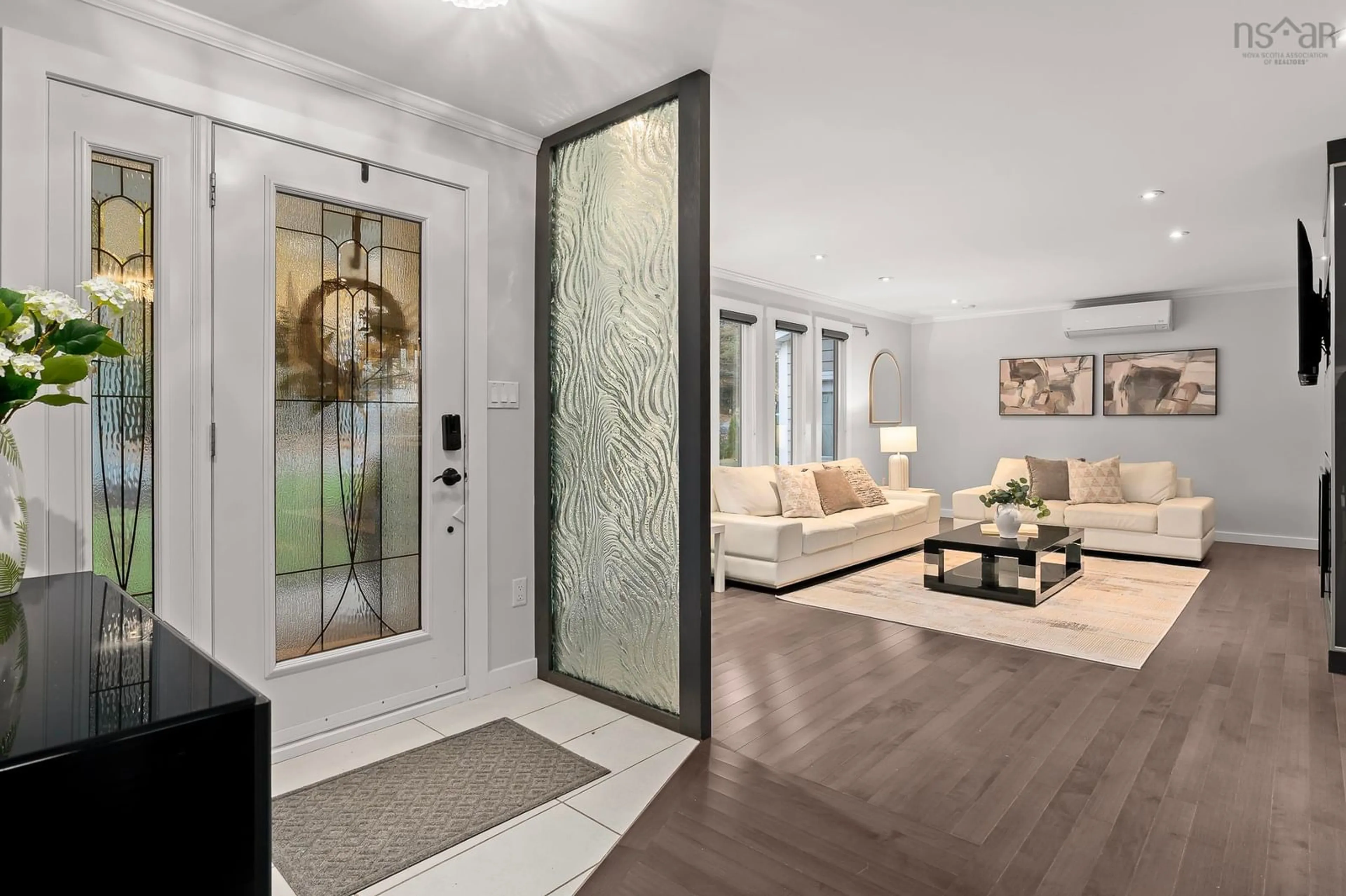Indoor entryway for 75 Lake Dr, Bedford Nova Scotia B4A 1J1