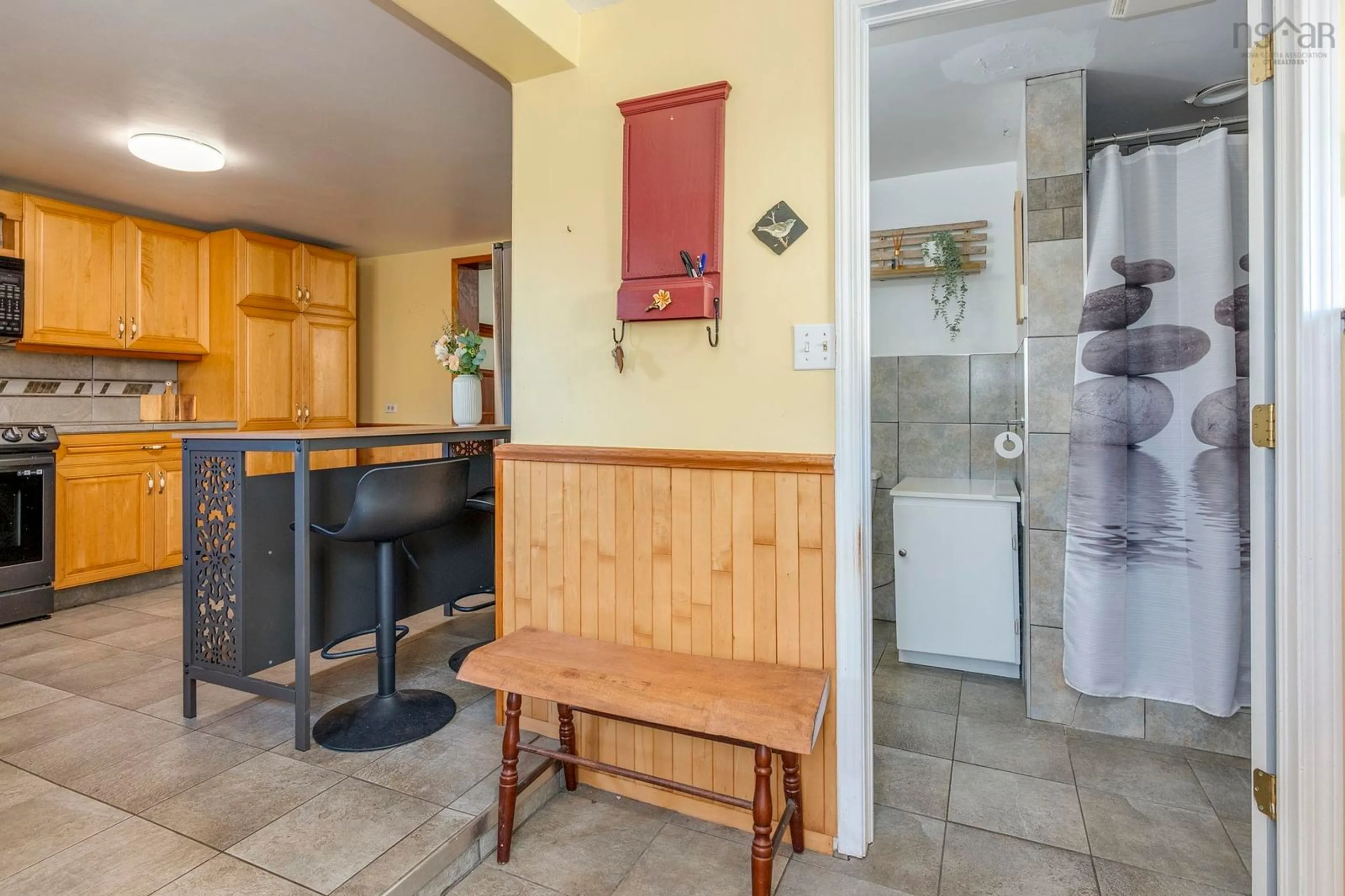 Indoor foyer for 5158 Stellarton Trafalgar Rd, Eureka Nova Scotia B0K 1B0