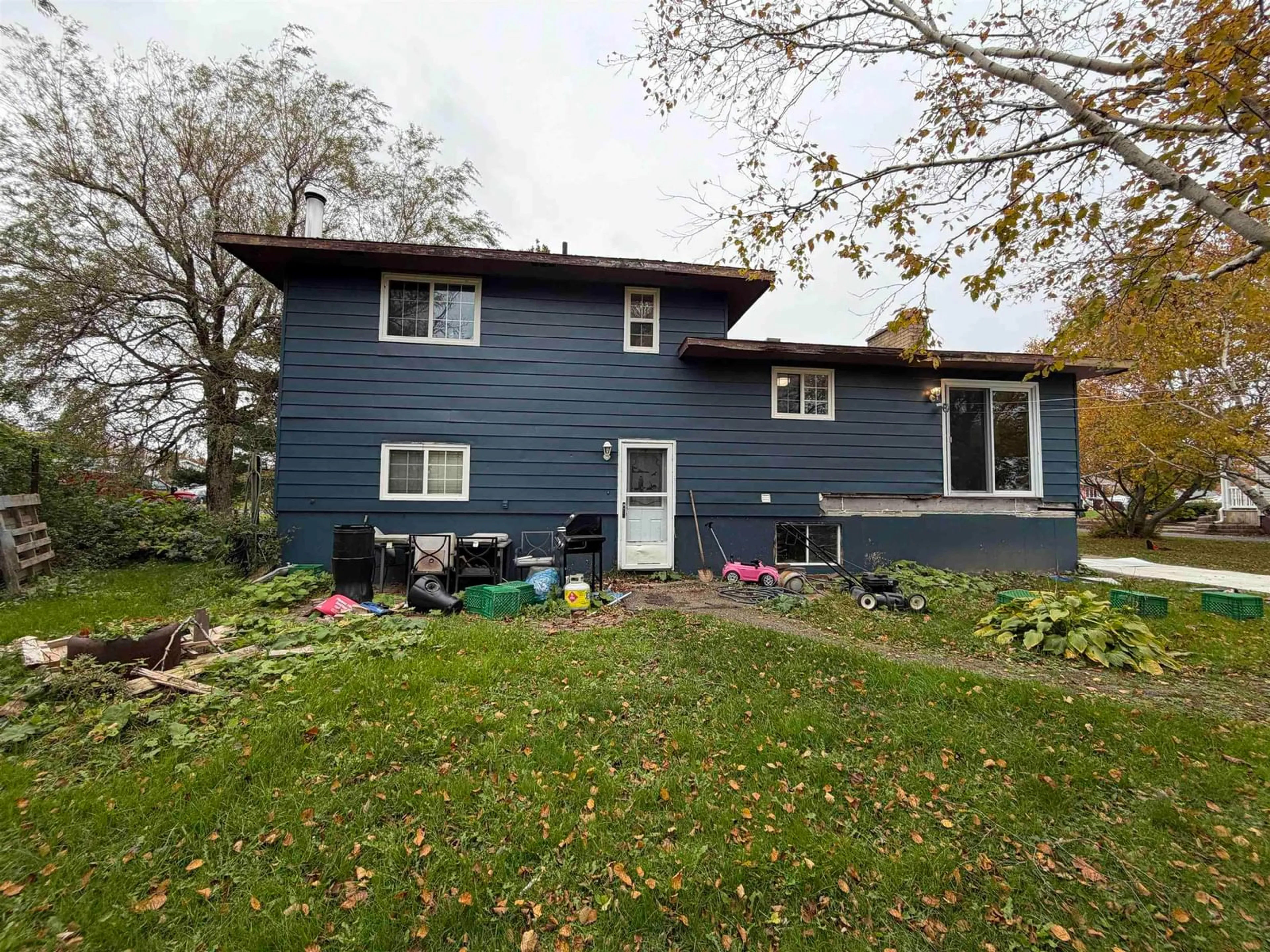 Home with vinyl exterior material, unknown for 9 Turner St, Glace Bay Nova Scotia B1A 5W5