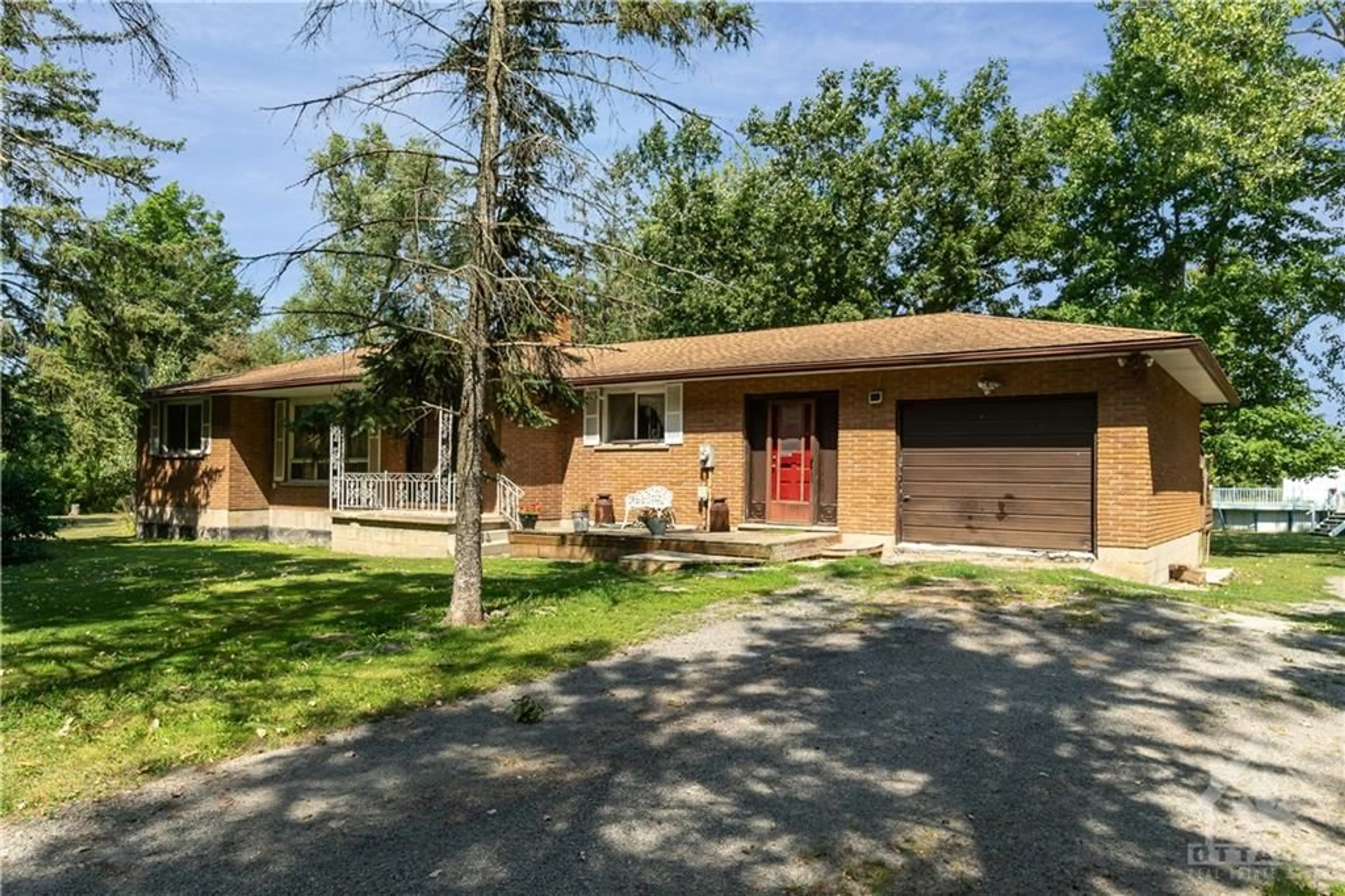 Home with brick exterior material for 5801 BOSSERT Rd, Niagara Falls Ontario L2H 2H7
