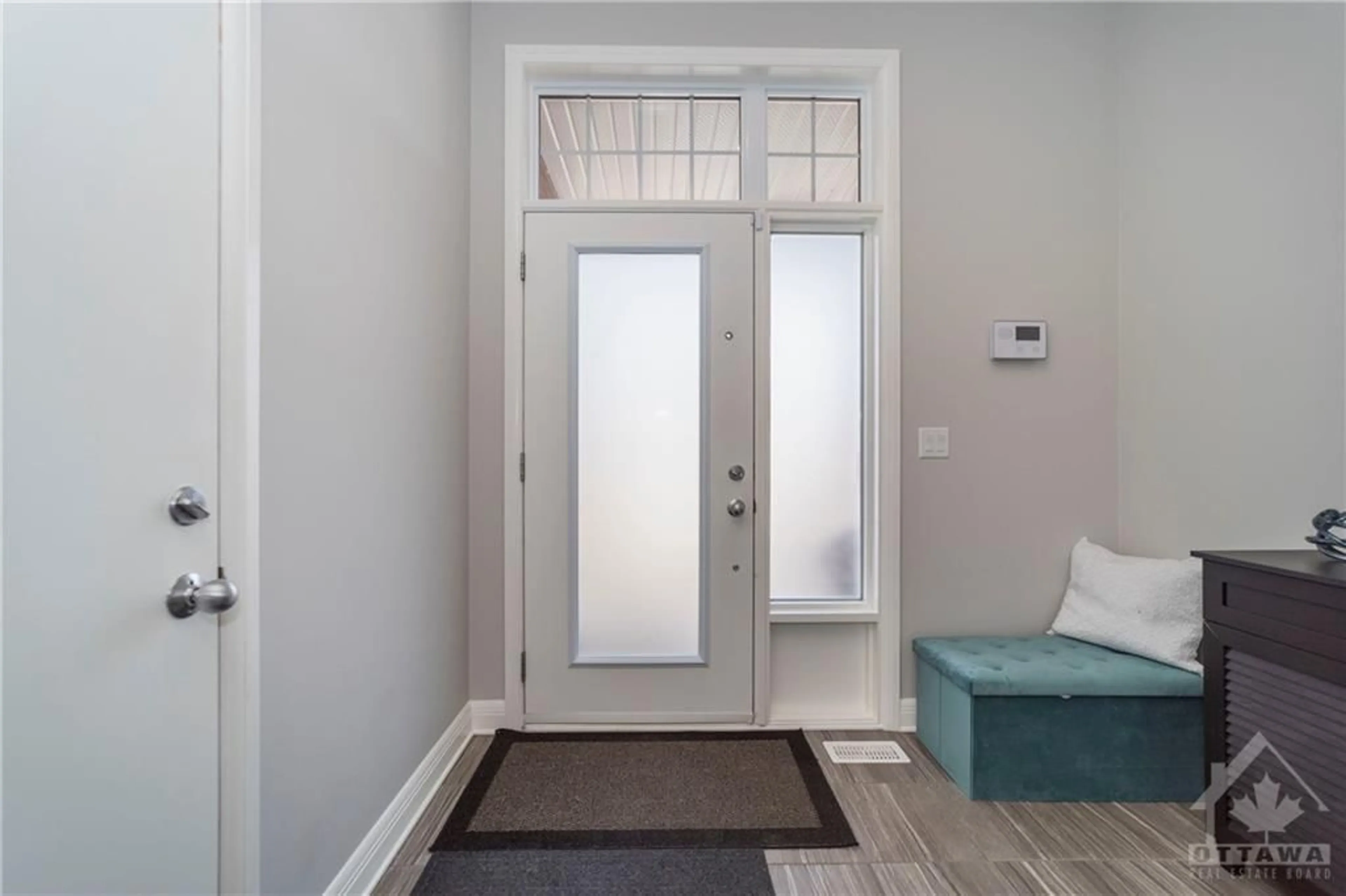 Indoor entryway for 340 KILSPINDIE Ridge, Ottawa Ontario K2J 6A4