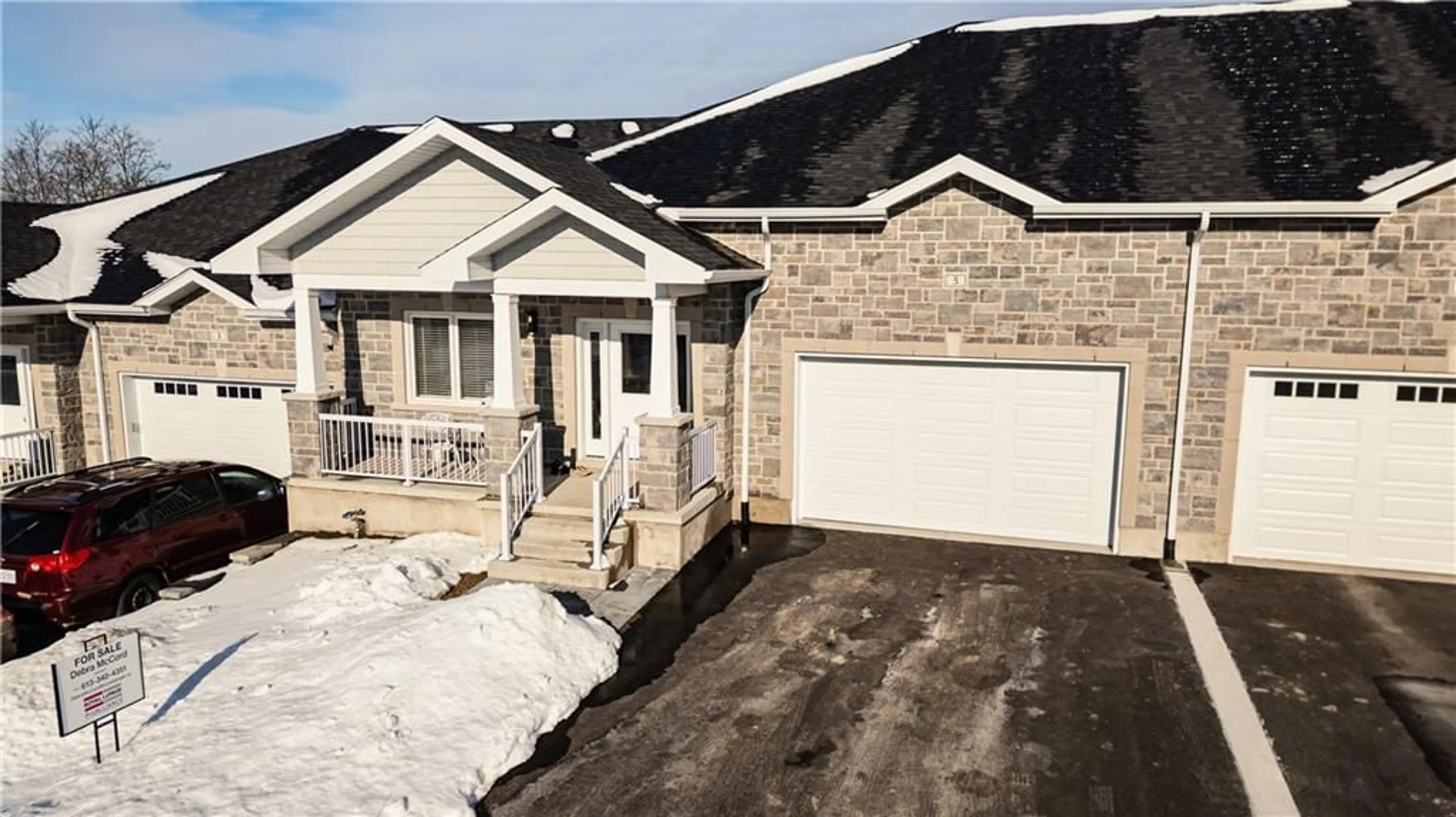 A pic from exterior of the house or condo for 3 DOUGLAS MARSHALL Cres, Brockville Ontario K6V 0E8