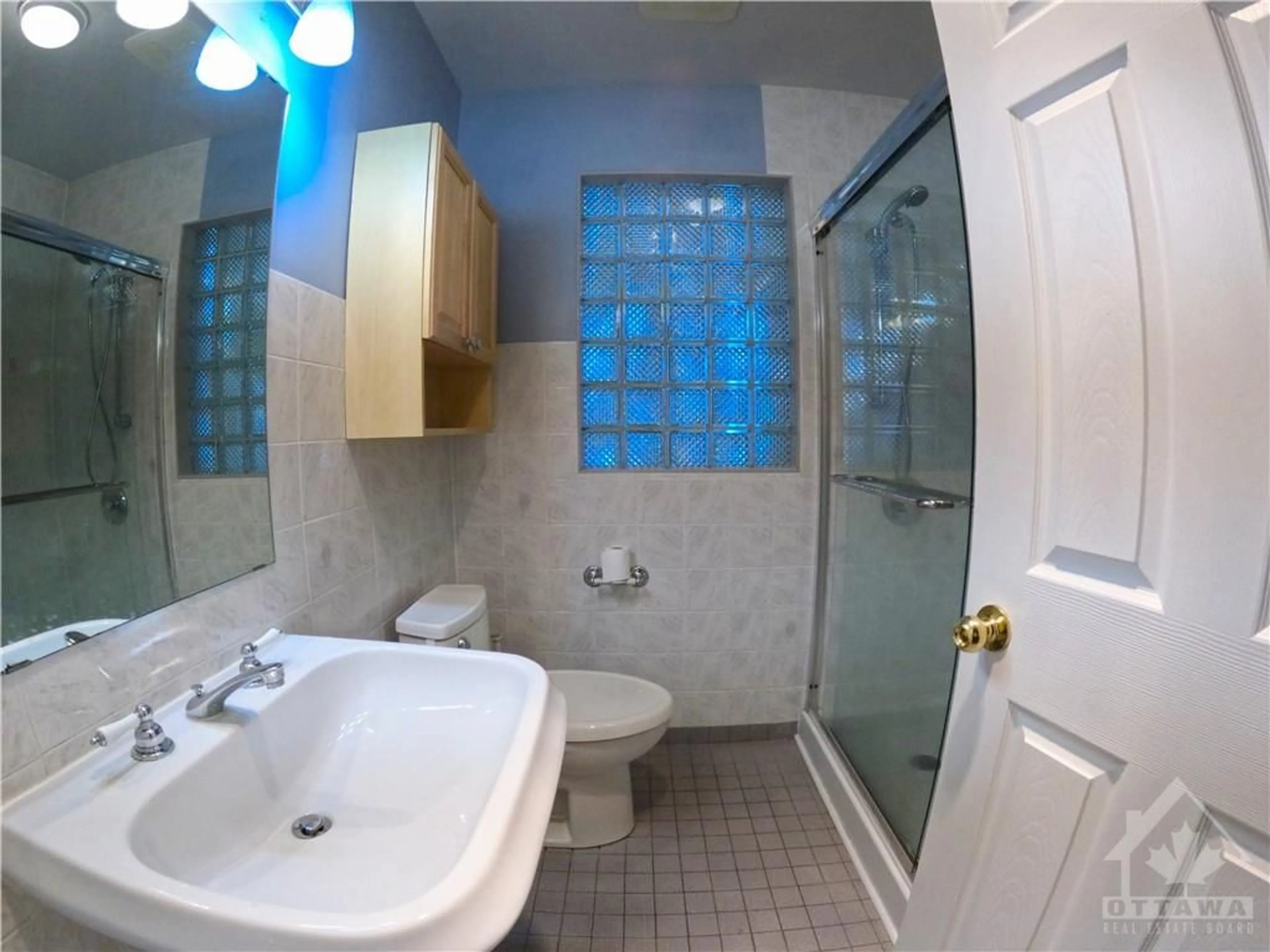 Standard bathroom, not visible floor for 386 BILLINGS Ave, Ottawa Ontario K1H 5L6