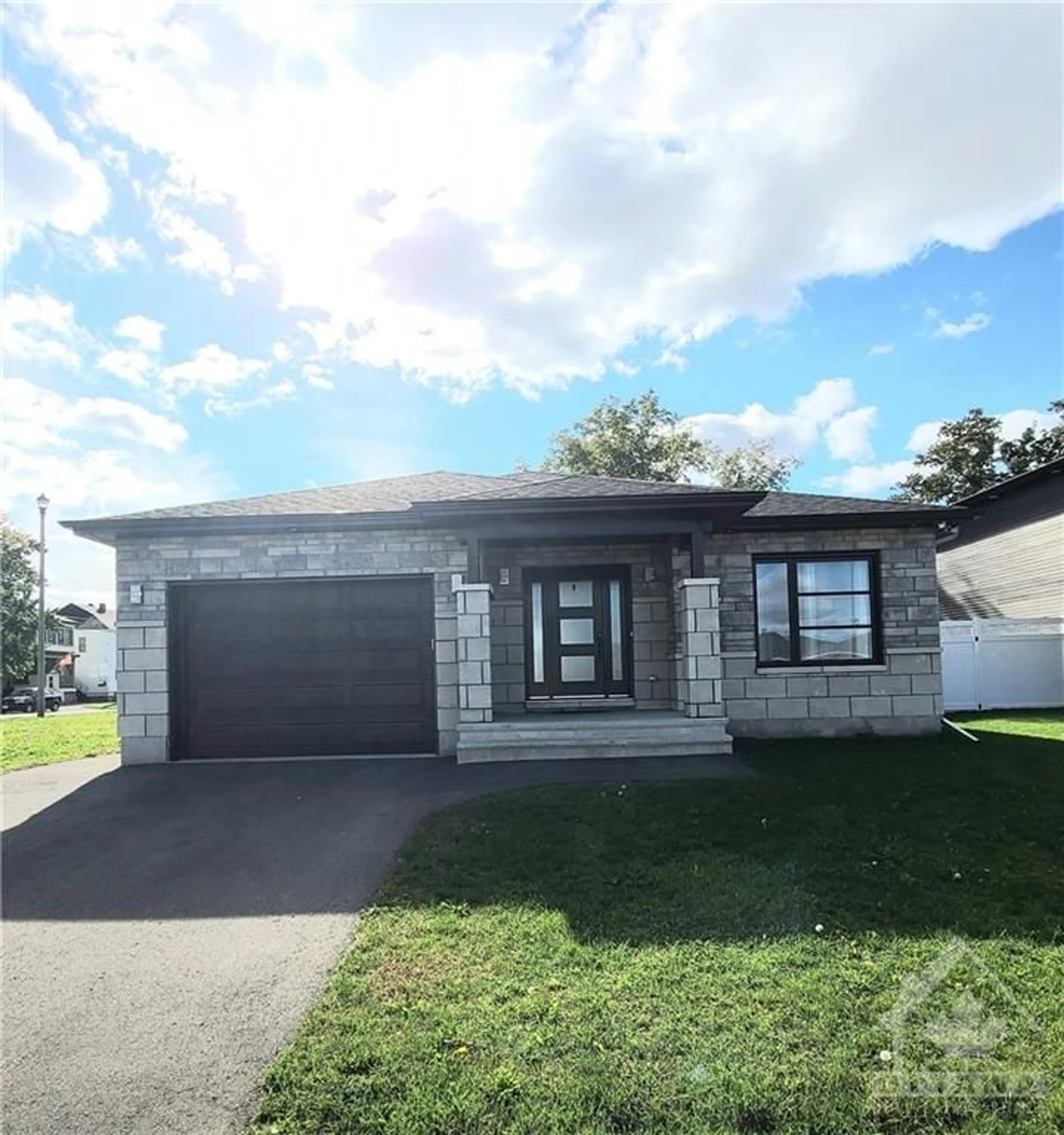 Frontside or backside of a home for 749 WALTON St, Cornwall Ontario K6H 0J2