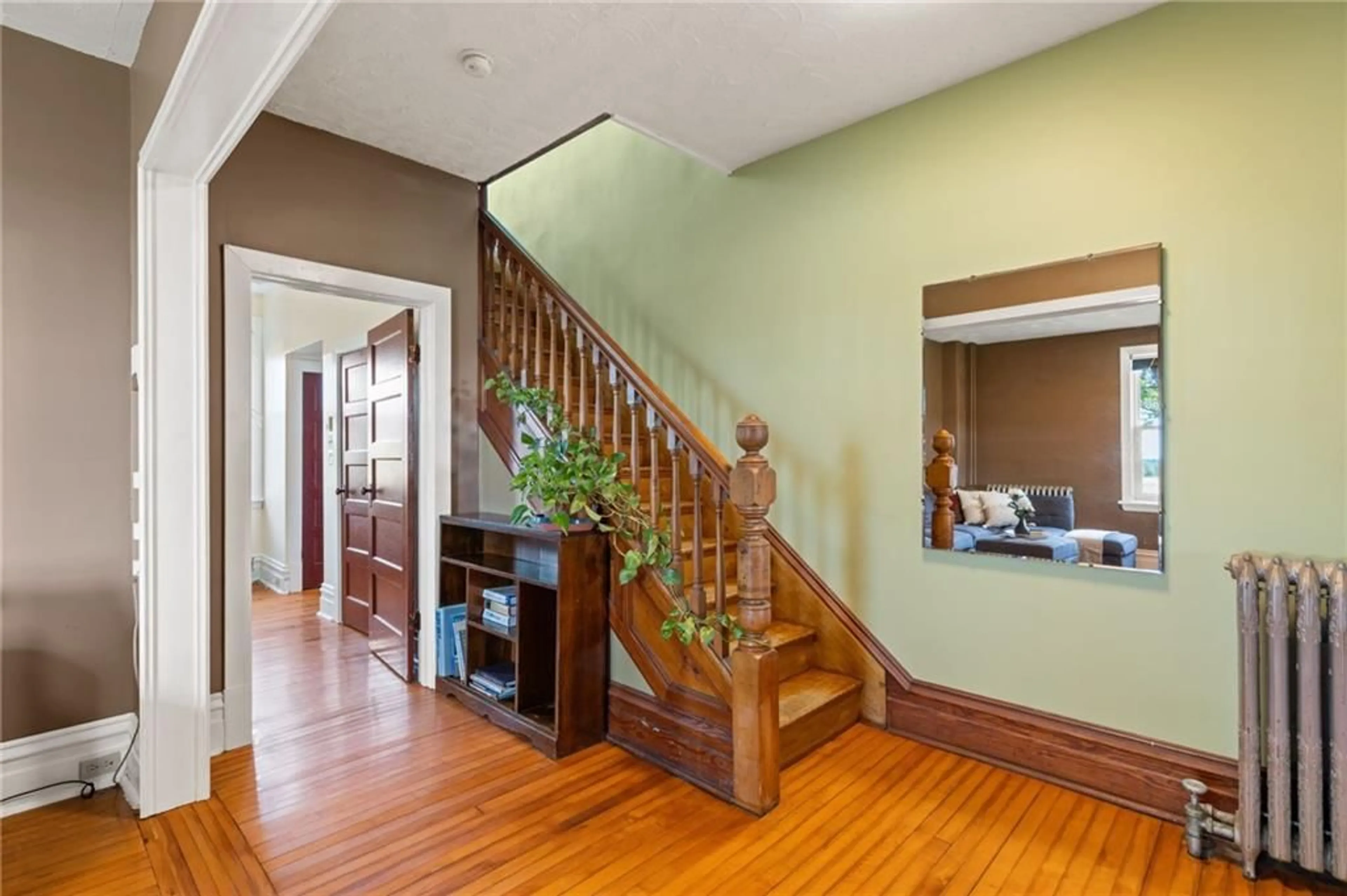 Indoor foyer, wood floors for 2808 DONALD B MUNRO Dr, Kinburn Ontario K0A 2H0