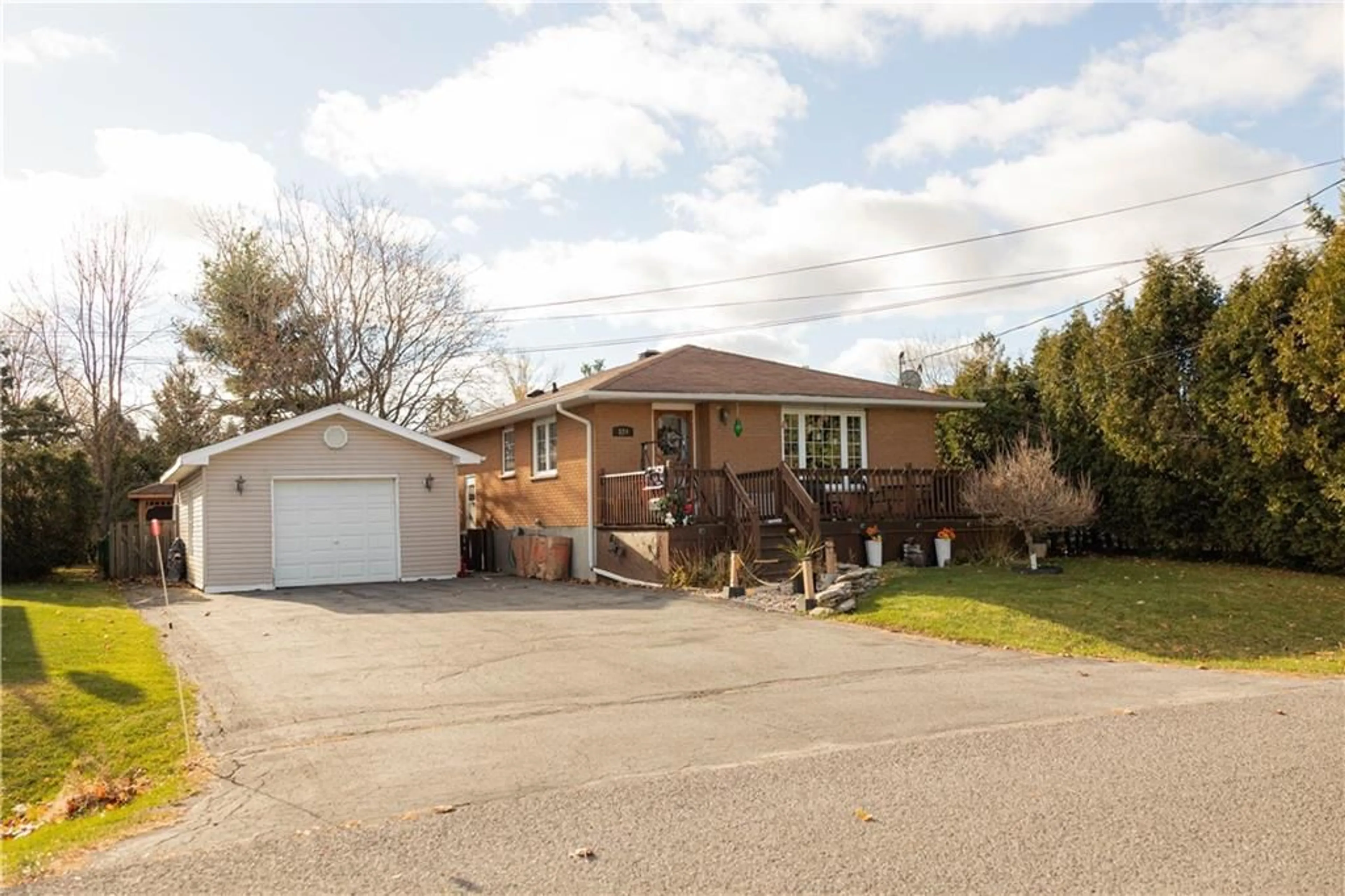Frontside or backside of a home for 124 FORTIER St, Cornwall Ontario K6J 5L8