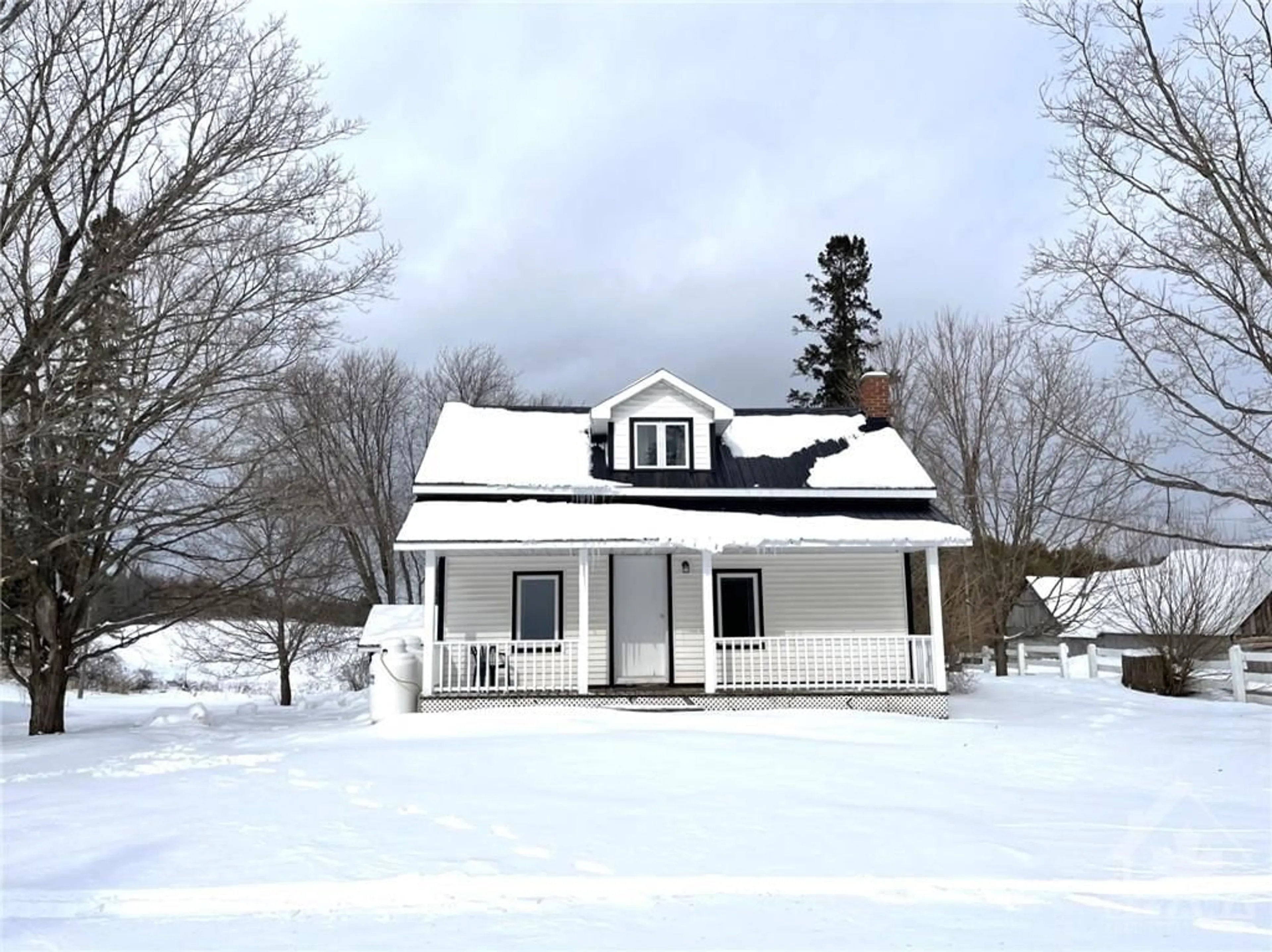 Home with unknown exterior material for 927 NORTON Rd, Calabogie Ontario K7V 3Z9