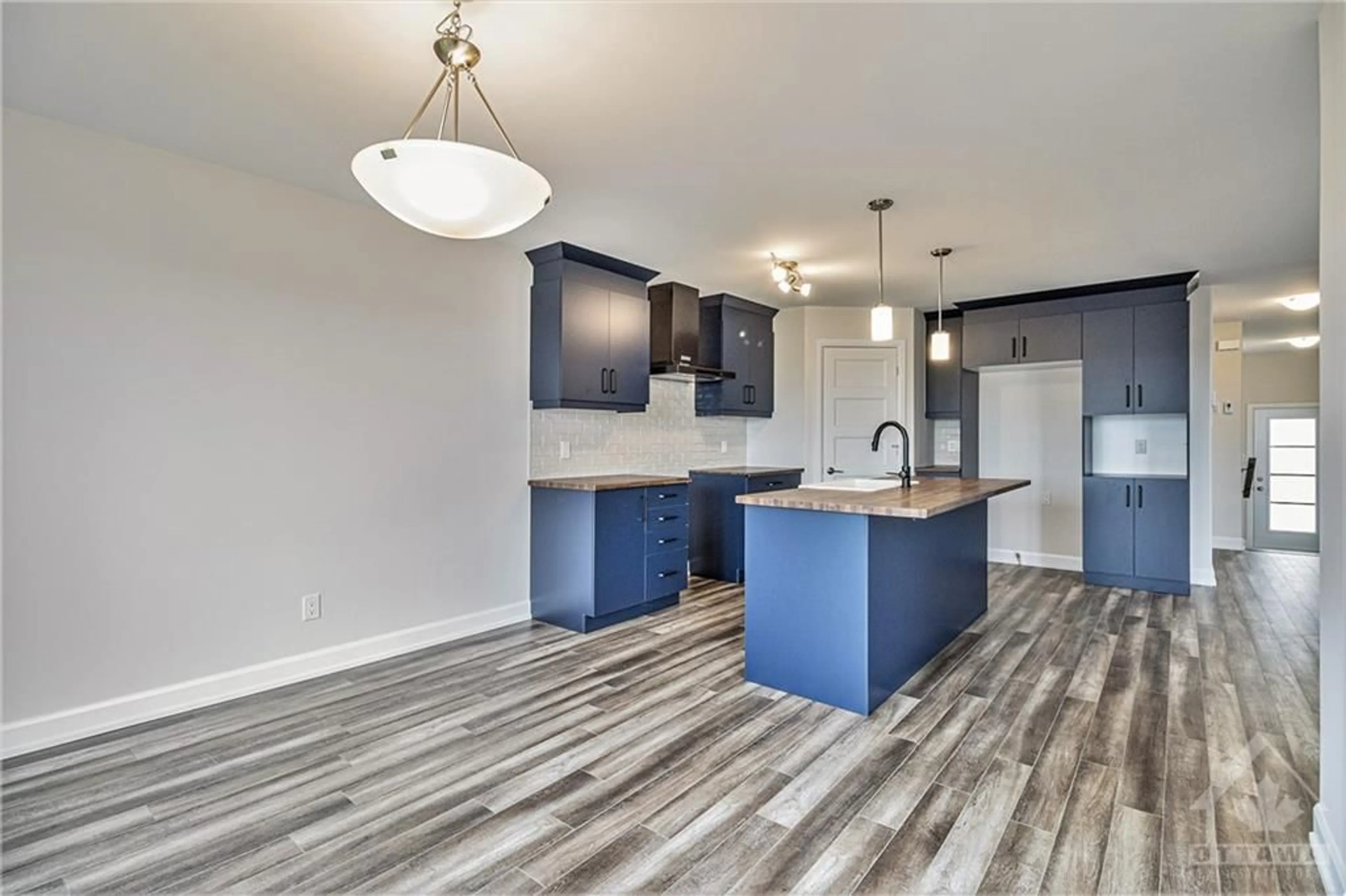 Open concept kitchen for 1208 MONTBLANC Cres, Embrun Ontario K0A 1W1