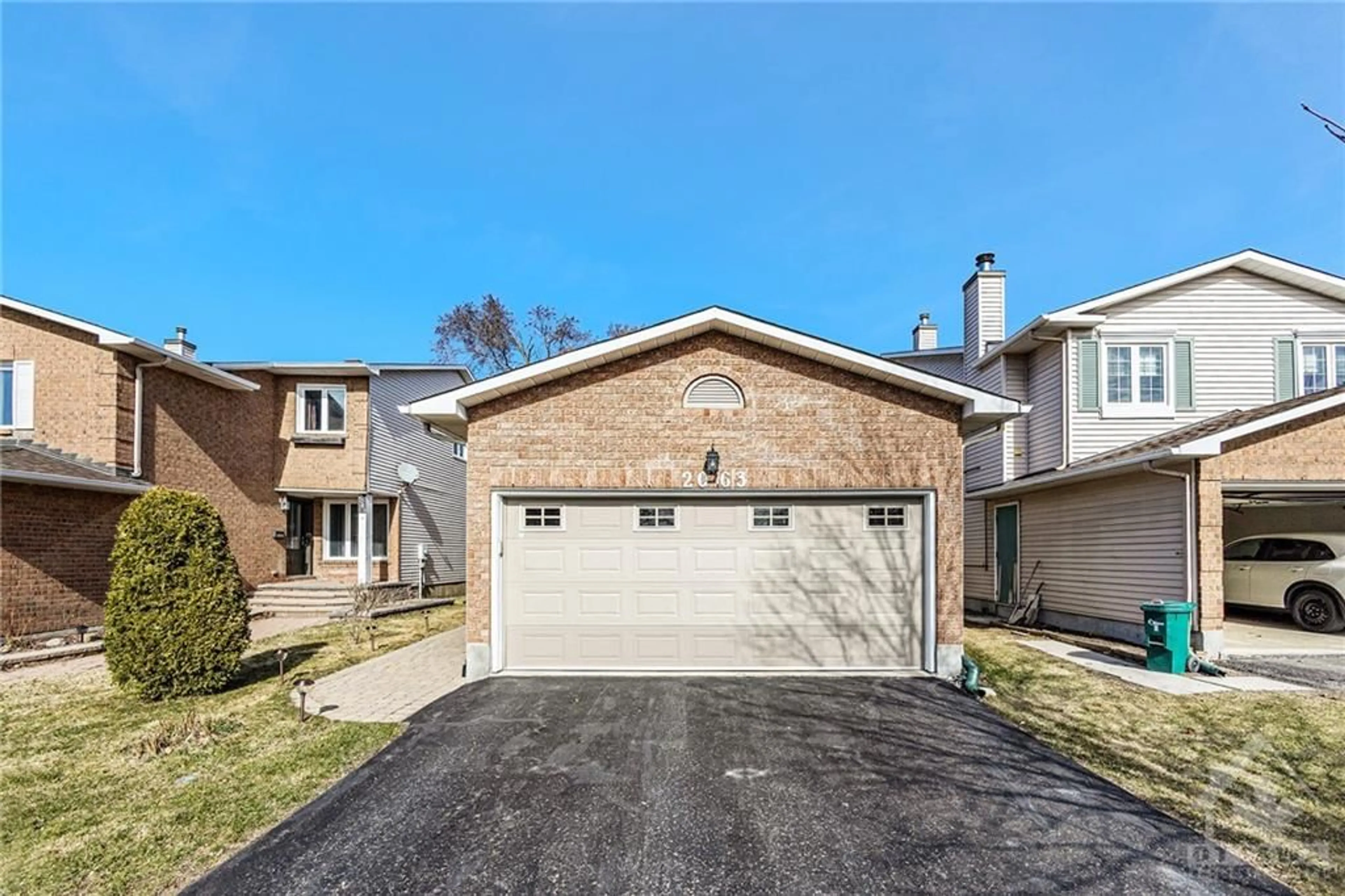 Frontside or backside of a home for 2063 WILDFLOWER Dr, Ottawa Ontario K1E 3R4