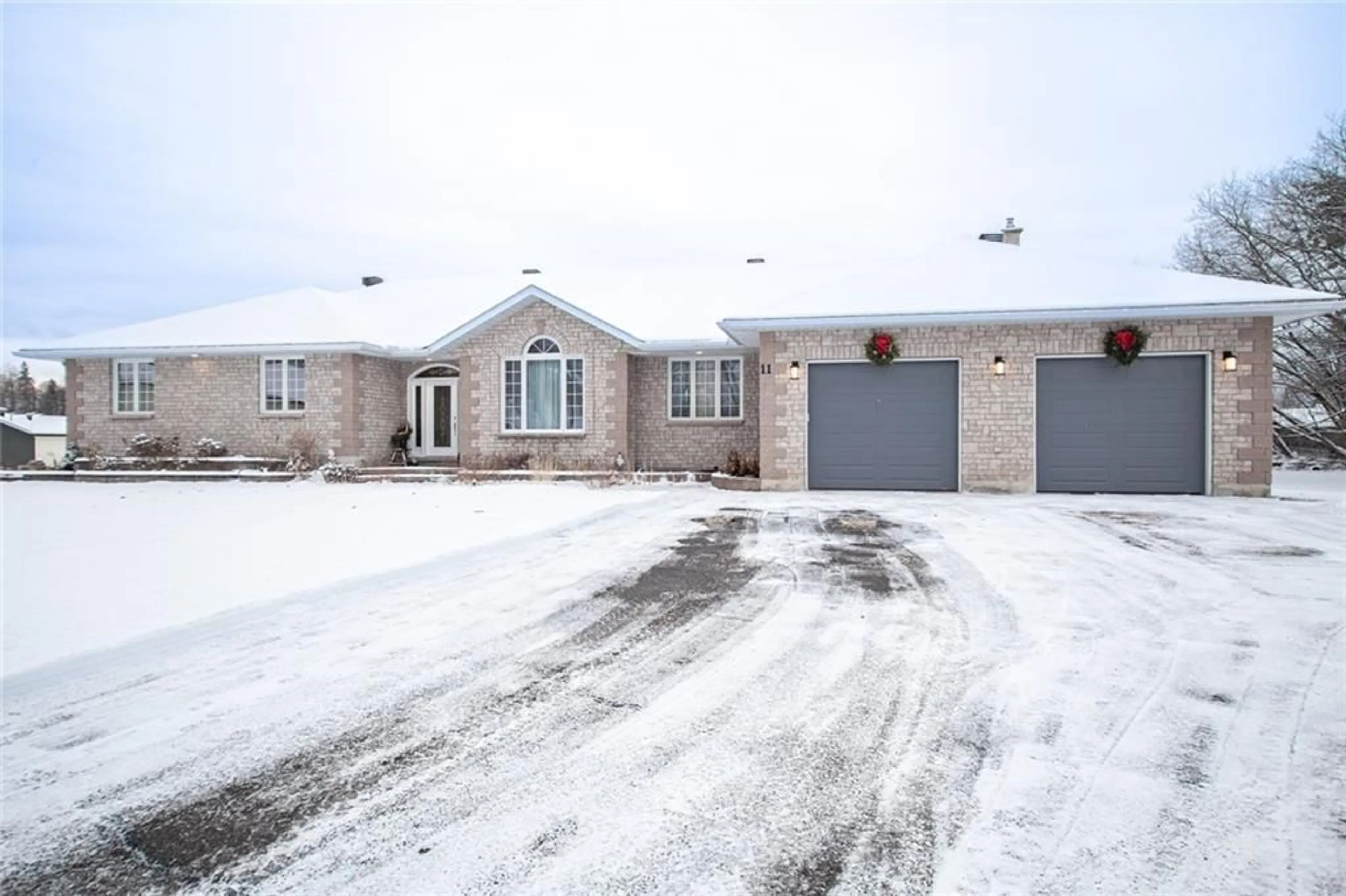Frontside or backside of a home for 11 HARRIS Cres, Beachburg Ontario K0J 2C0