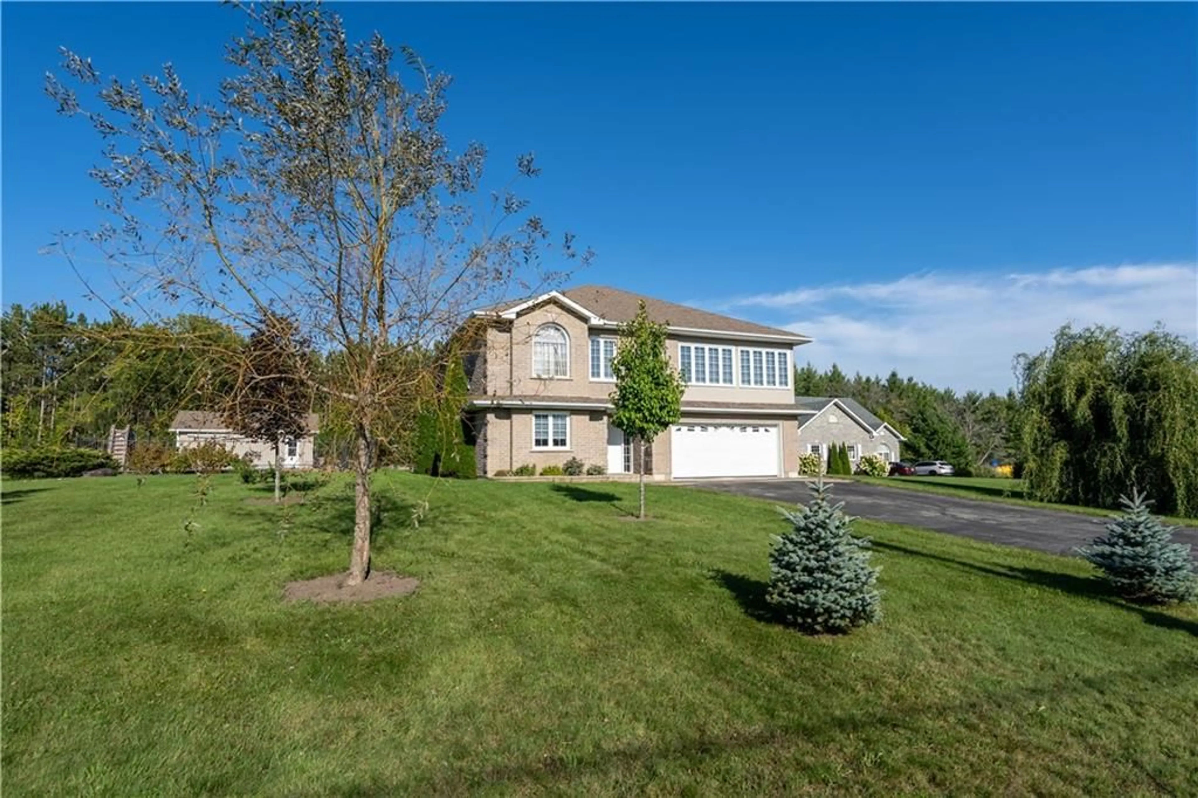 Frontside or backside of a home for 6547 SAPPHIRE Dr, South Glengarry Ontario K6H 7J1