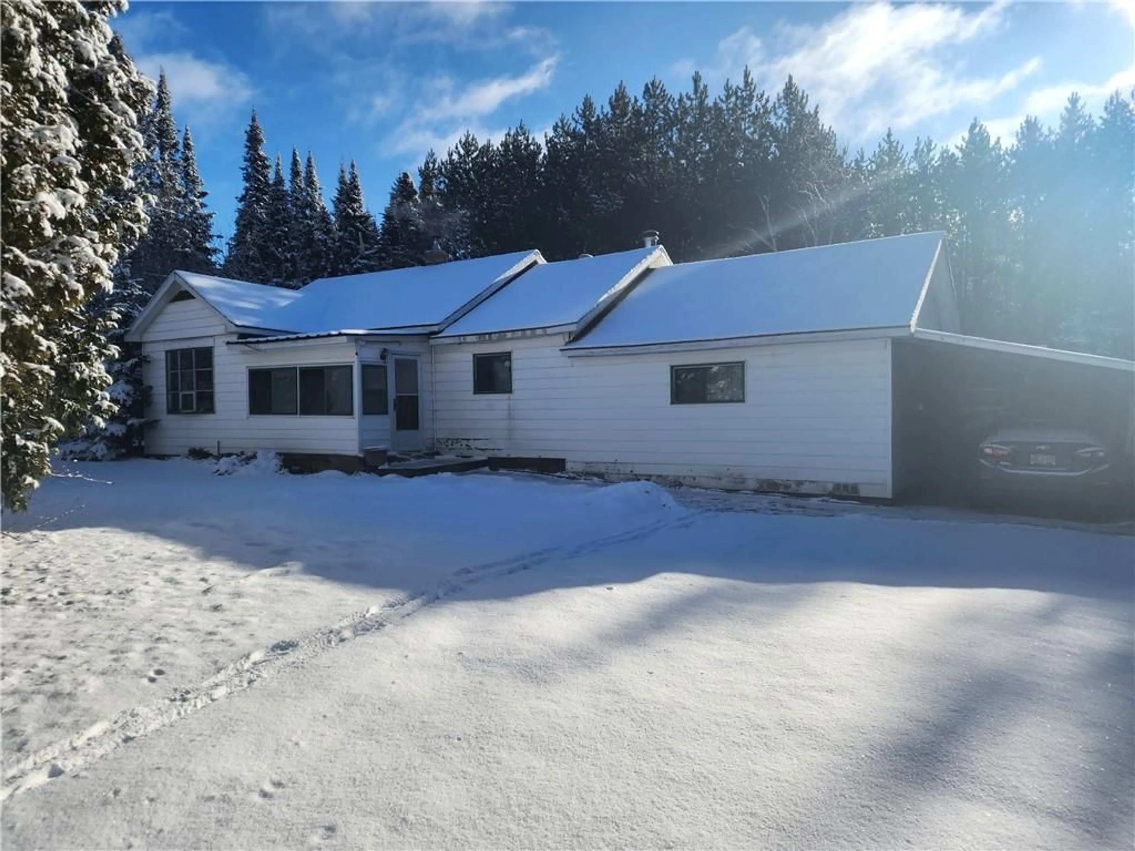 Outside view for 28937 60 Hwy, Whitney Ontario K0J 2M0