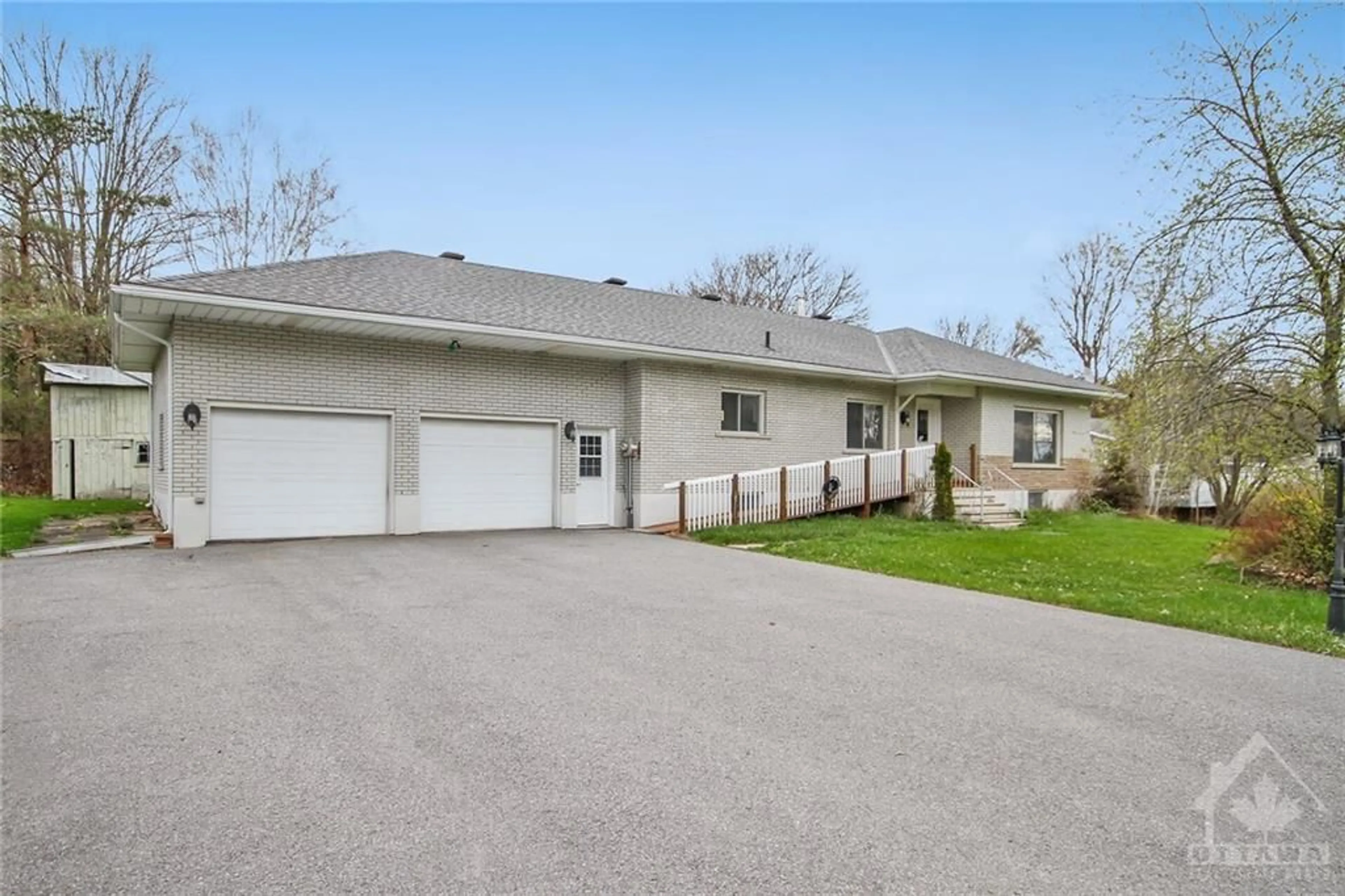 Indoor garage for 2508 RIDEAU FERRY Rd, Perth Ontario K7H 0G7
