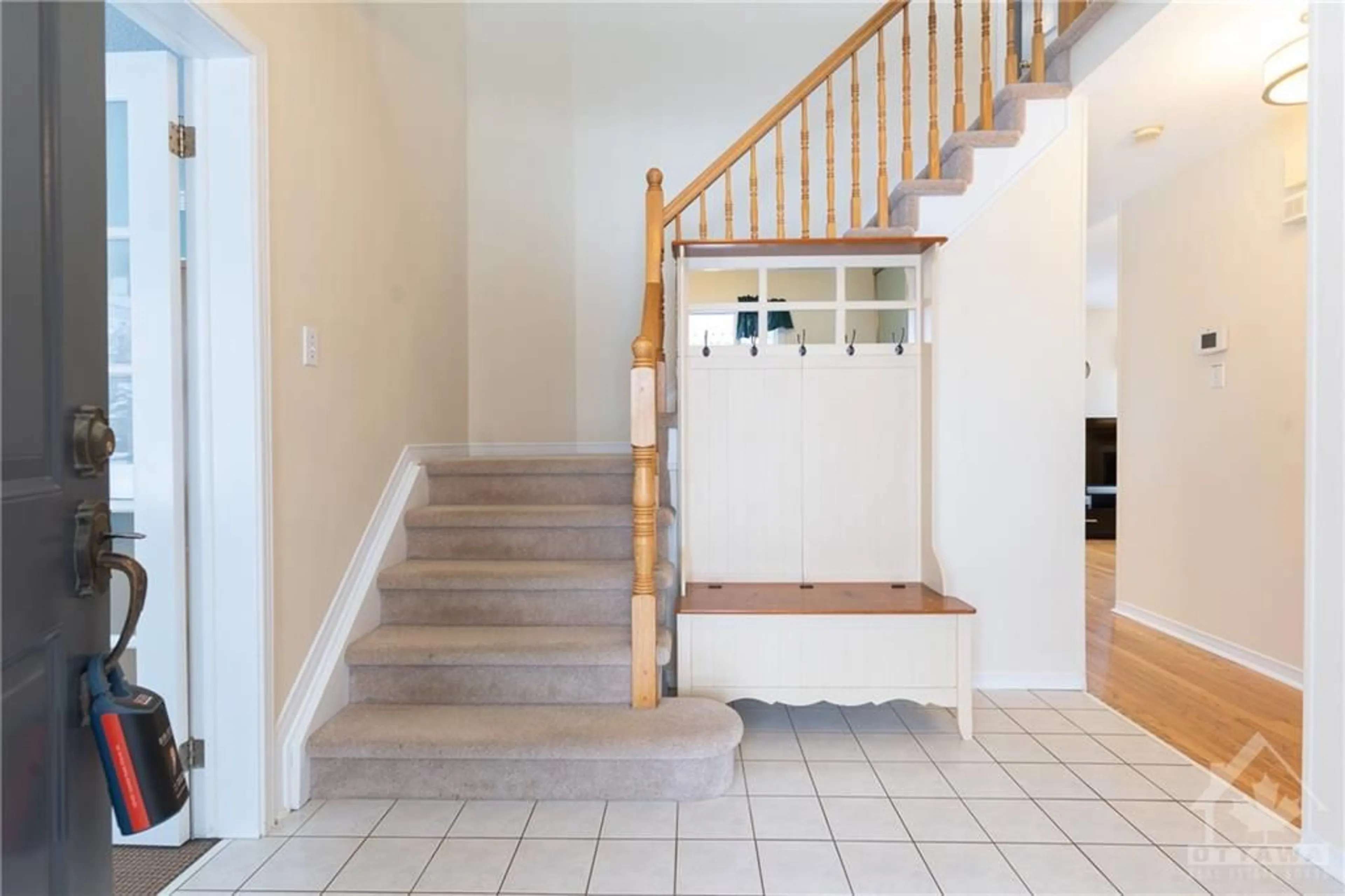 Indoor entryway for 14 FOREST CREEK Dr, Stittsville Ontario K2S 1L6