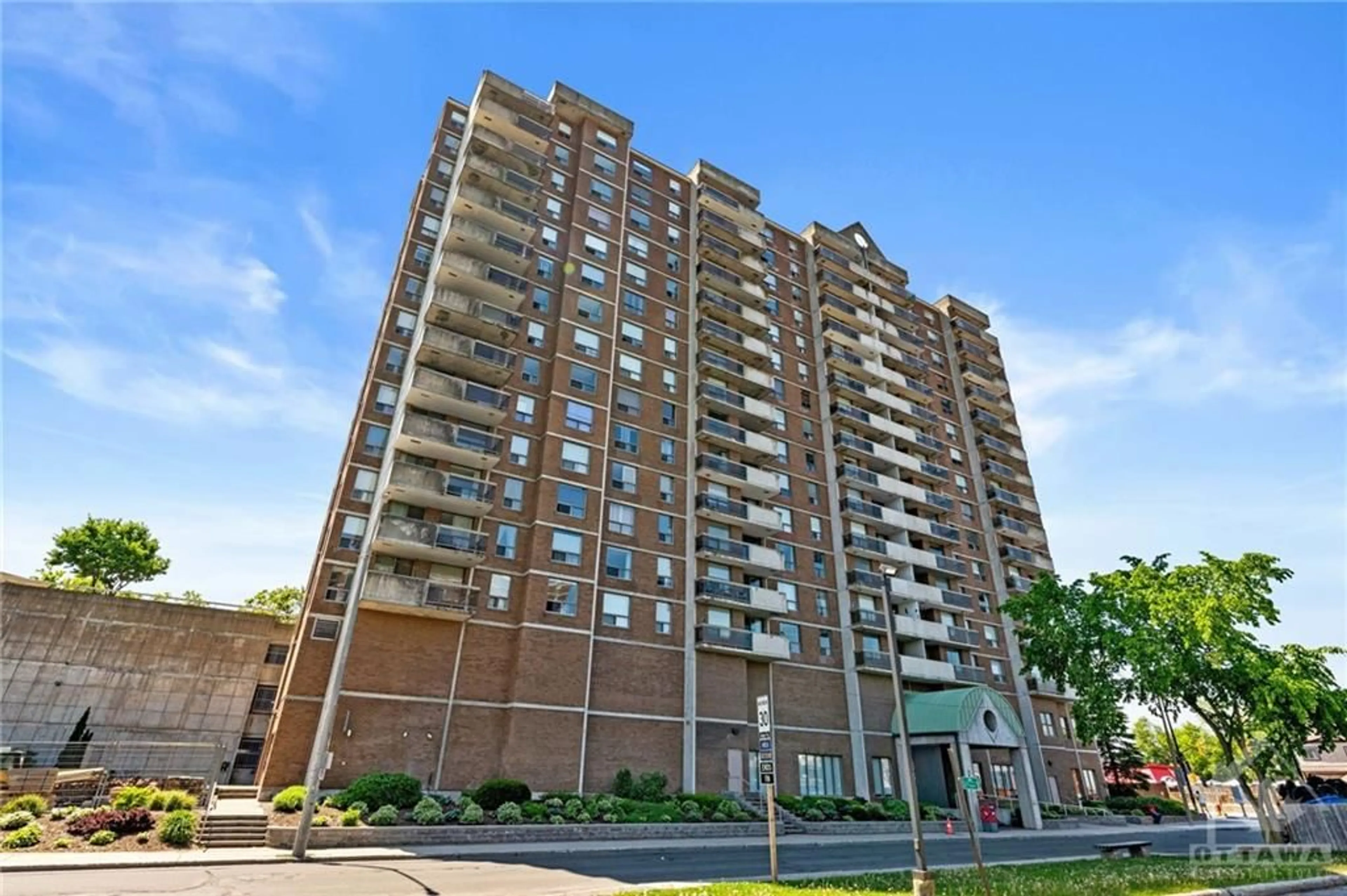 A pic from exterior of the house or condo for 200 LAFONTAINE Ave #1602, Ottawa Ontario K1L 8K8