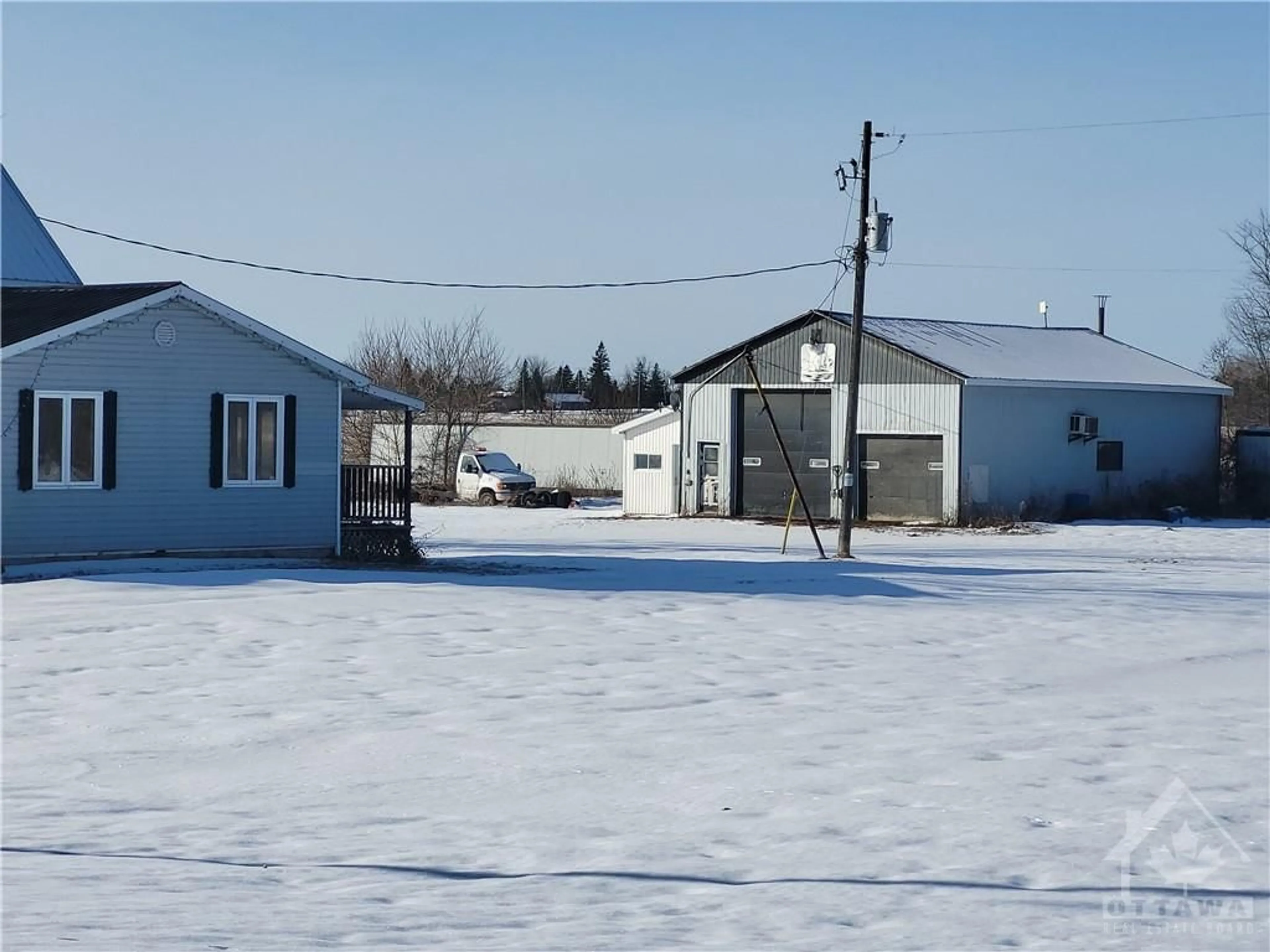 Frontside or backside of a home, the street view for 18561 COUNTY 43 Rd, Apple Hill Ontario K0C 1B0