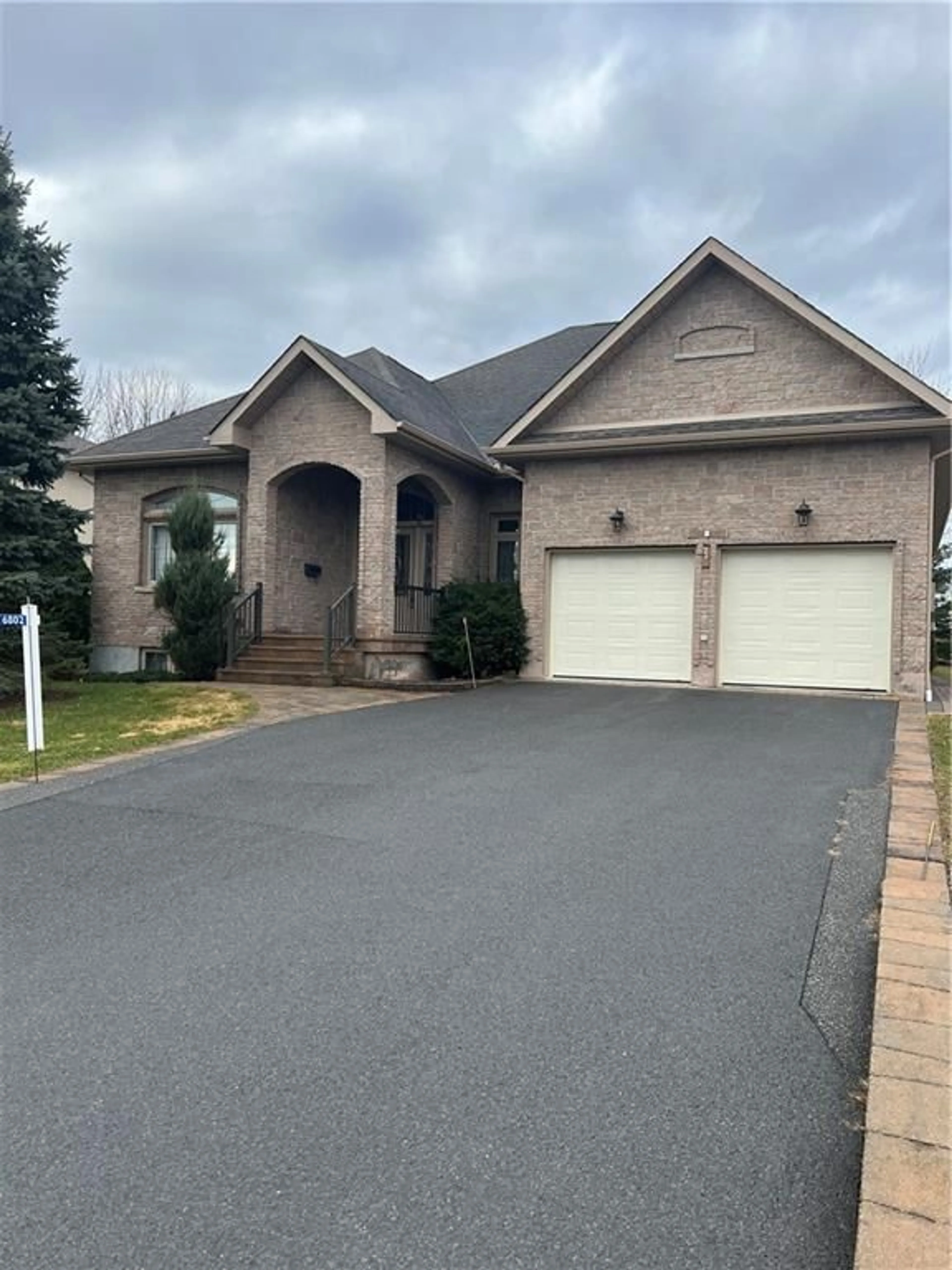 Frontside or backside of a home for 6802 RIVERVIEW Dr, Cornwall Ontario K6H 7M1