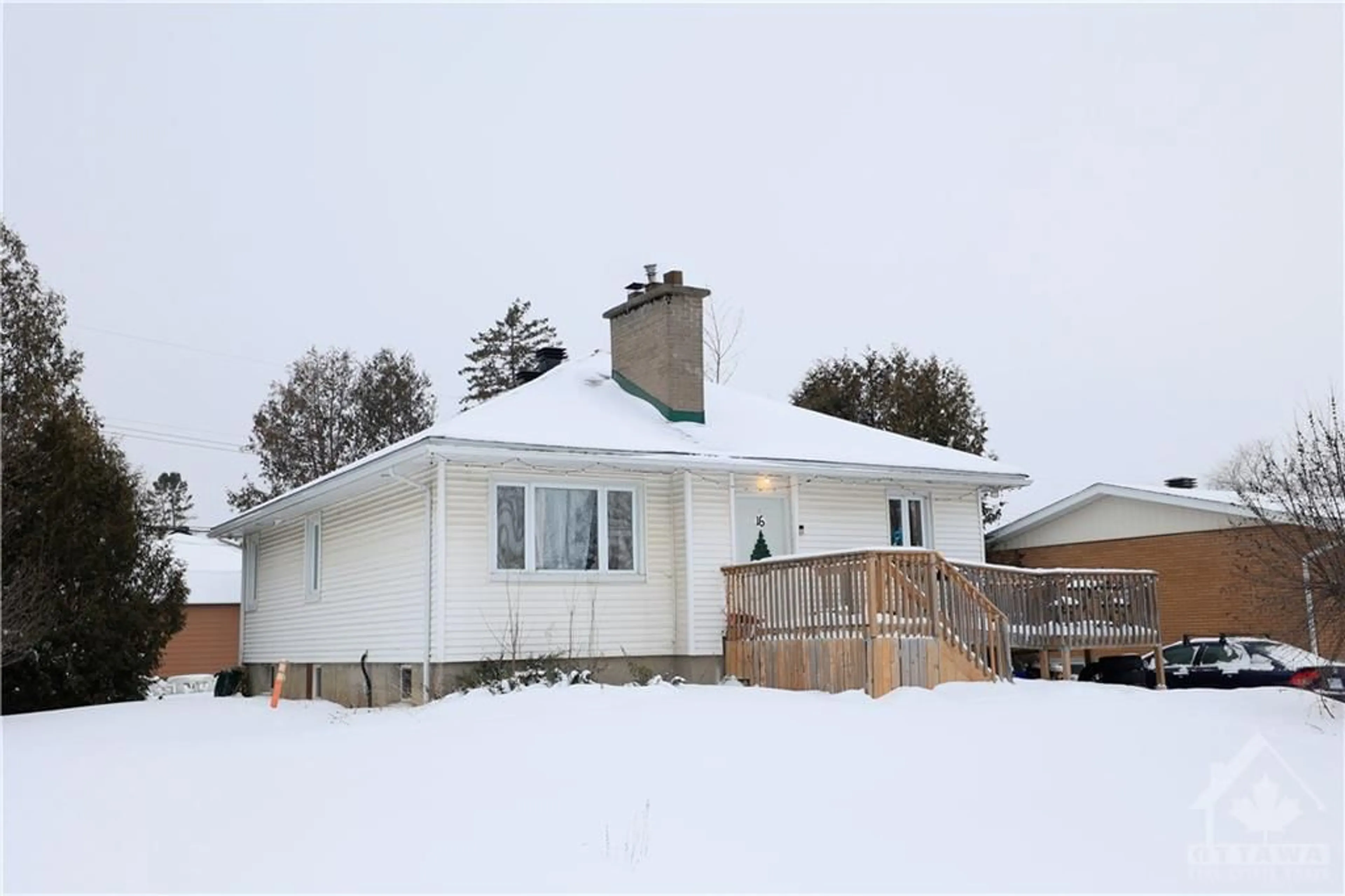 Frontside or backside of a home for 16 SUTTON Pl, Ottawa Ontario K2E 5G2